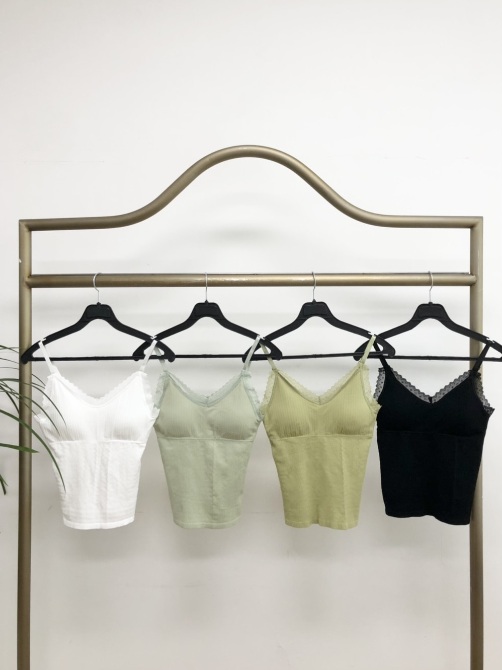 New select) 4 Color Punching Lace Corrugated Span Sleeveless Top (white/mint/green/black)