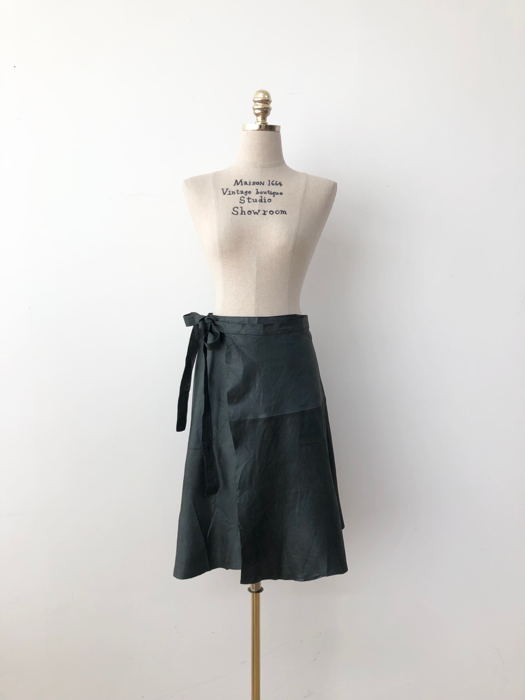 Charcoal Gray Real Leather Wrap Flare Skirt [26 inch]