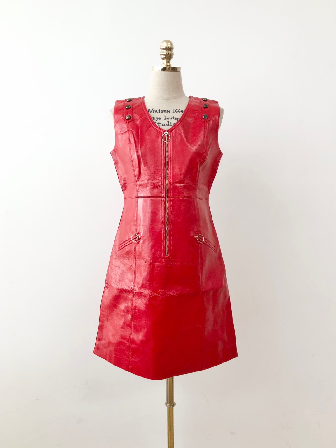 Red fake leather pendant sleeveless zip-up dress