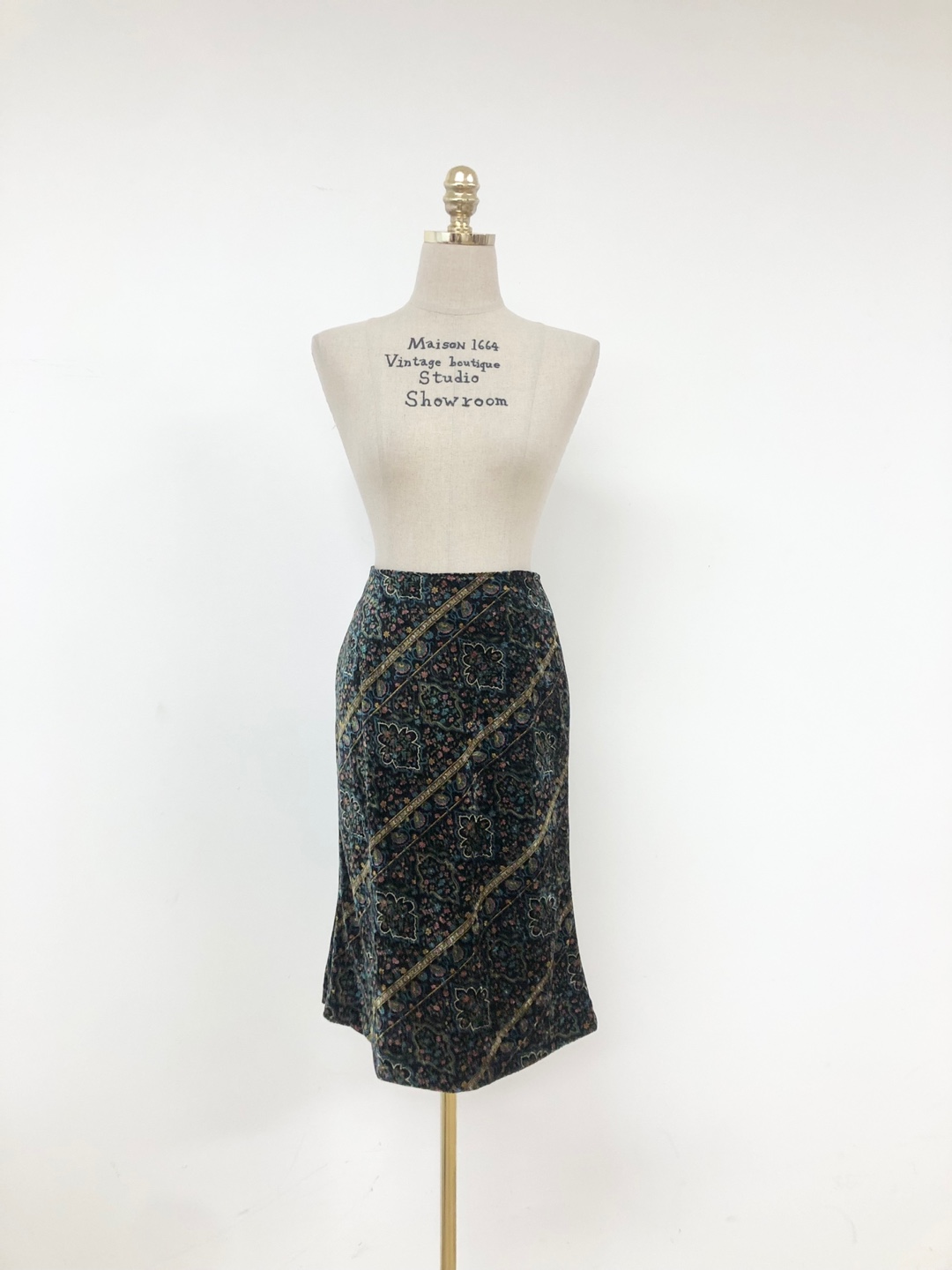 Black Multicolor Flower Pattern Velvet Skirt [27 inch]