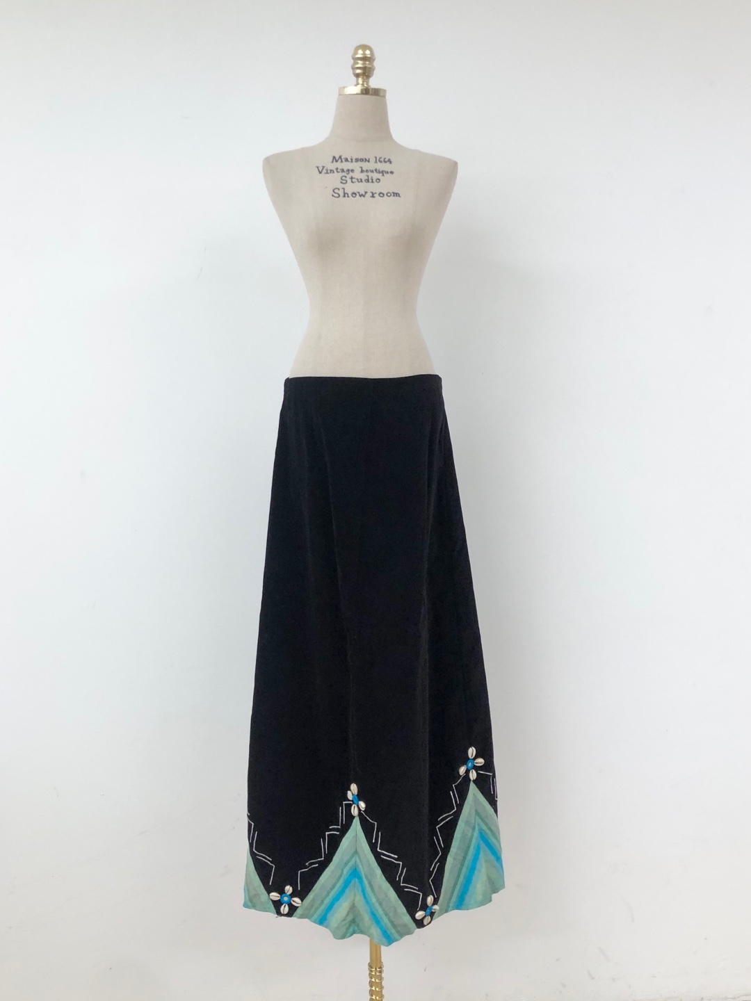 Black Velvet Flower Detail Long Skirt [31-32 inch]