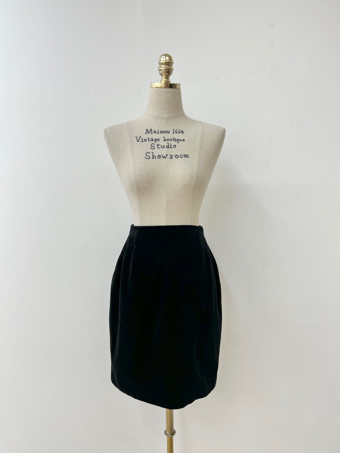 Black velvet mini skirt (Made In Italy) [26 inch]