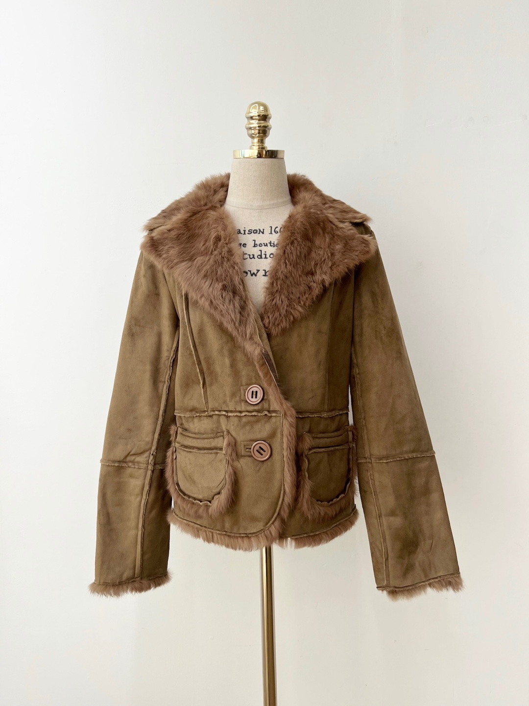 Brown two-pocket big button fake fur leather jacket