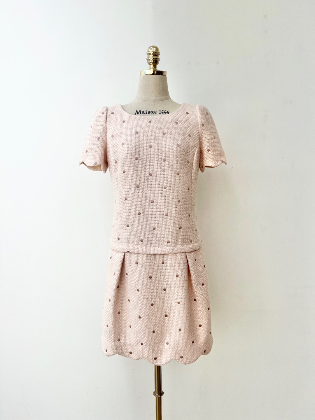 Light pink dot embroidery wave tweed dress