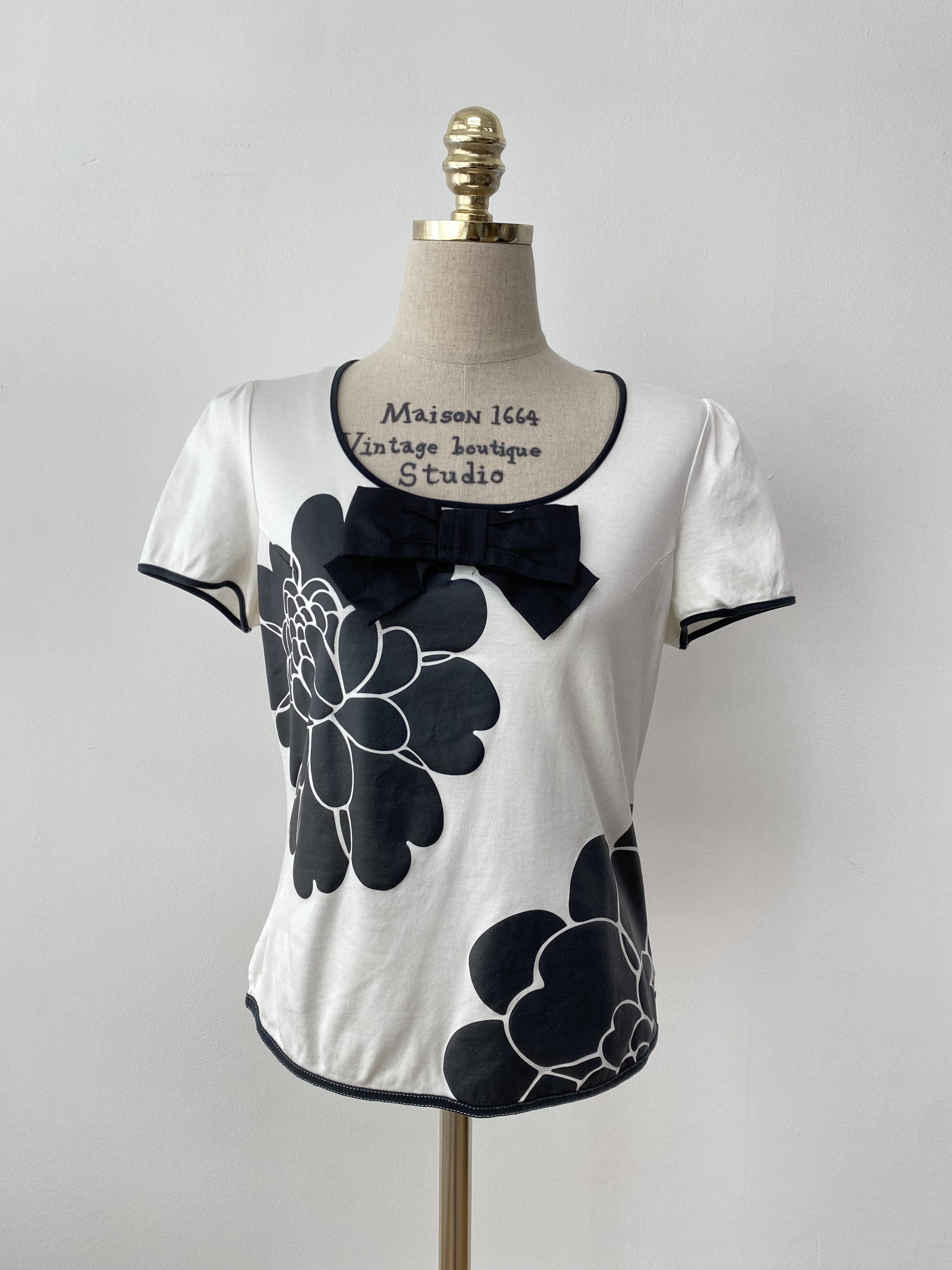 Black and white floral print bow top