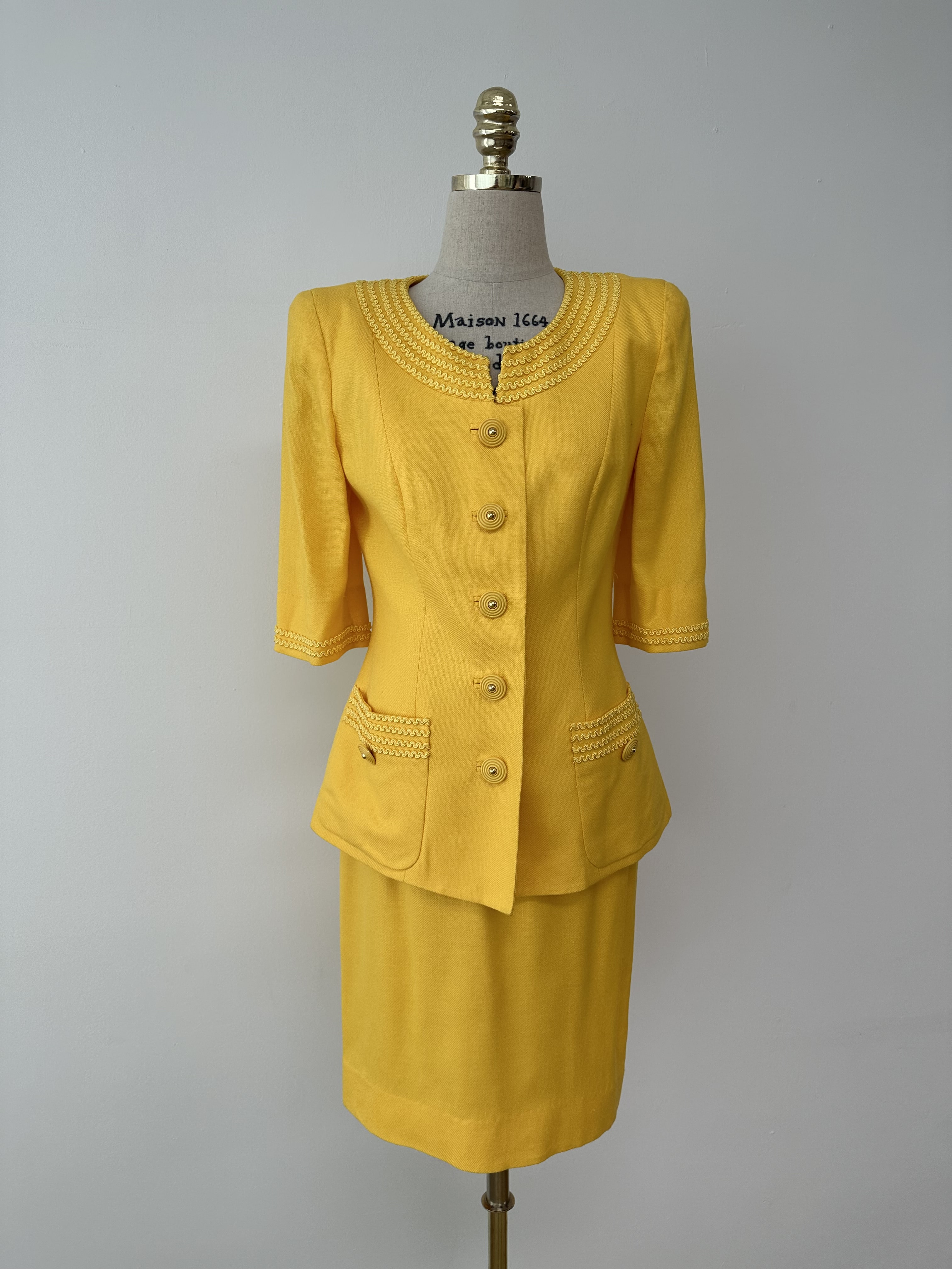 Yellow lacetape detail jacket setup