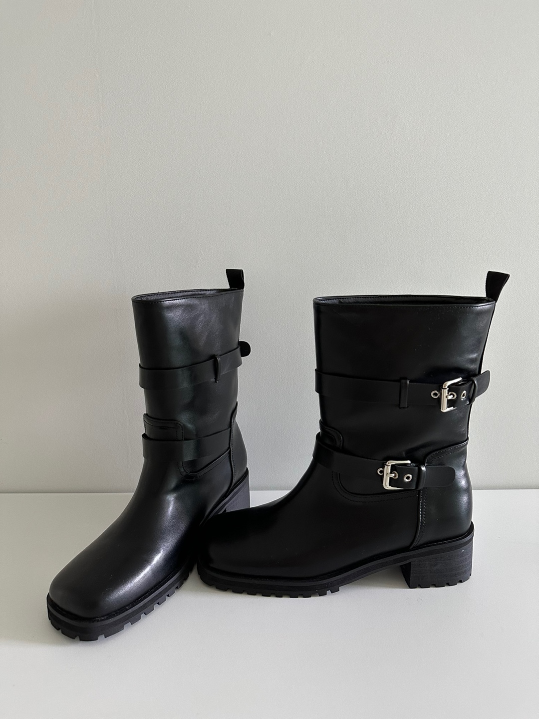 black buckle half walker boots