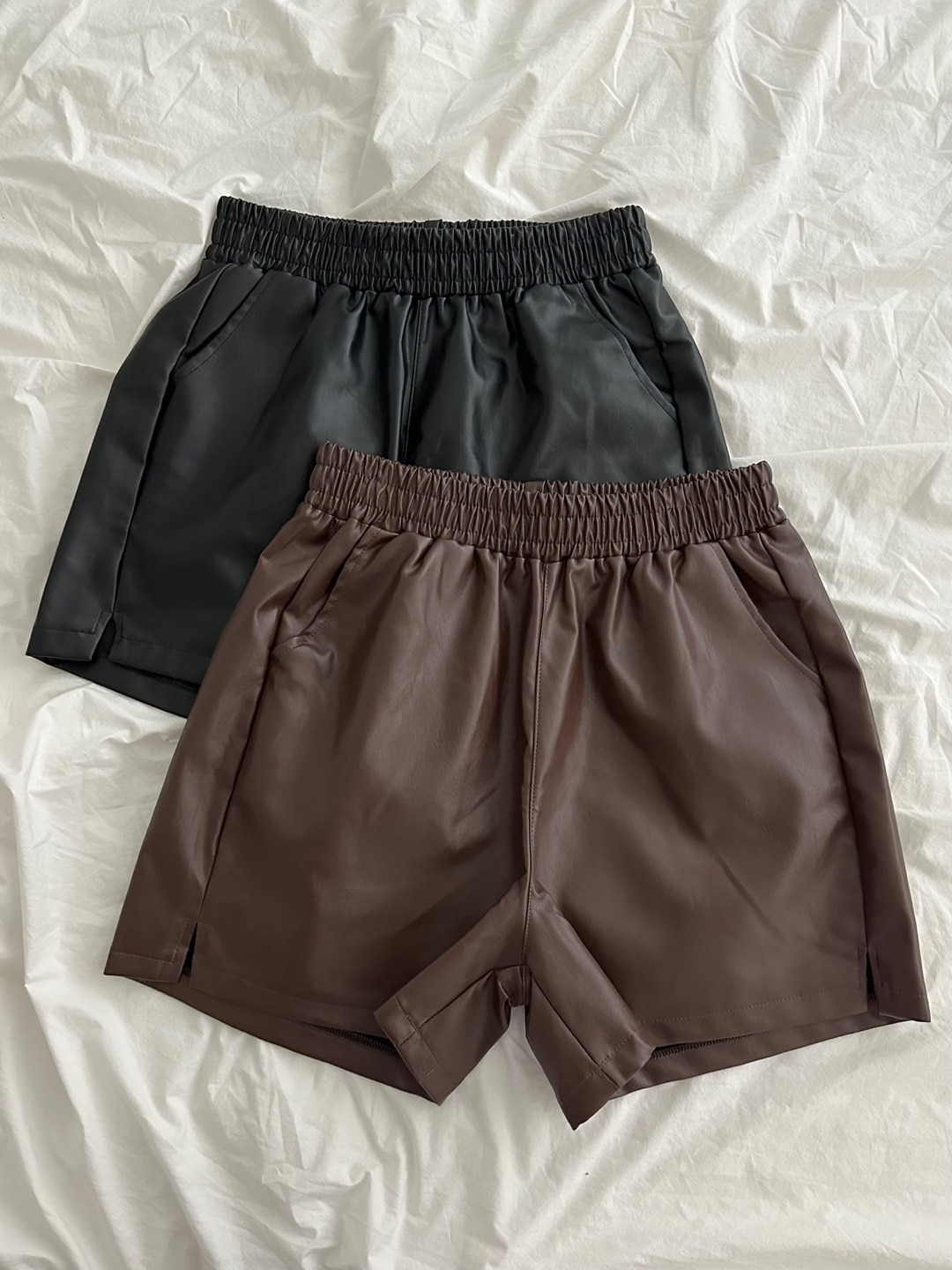 Eco leather banding shorts