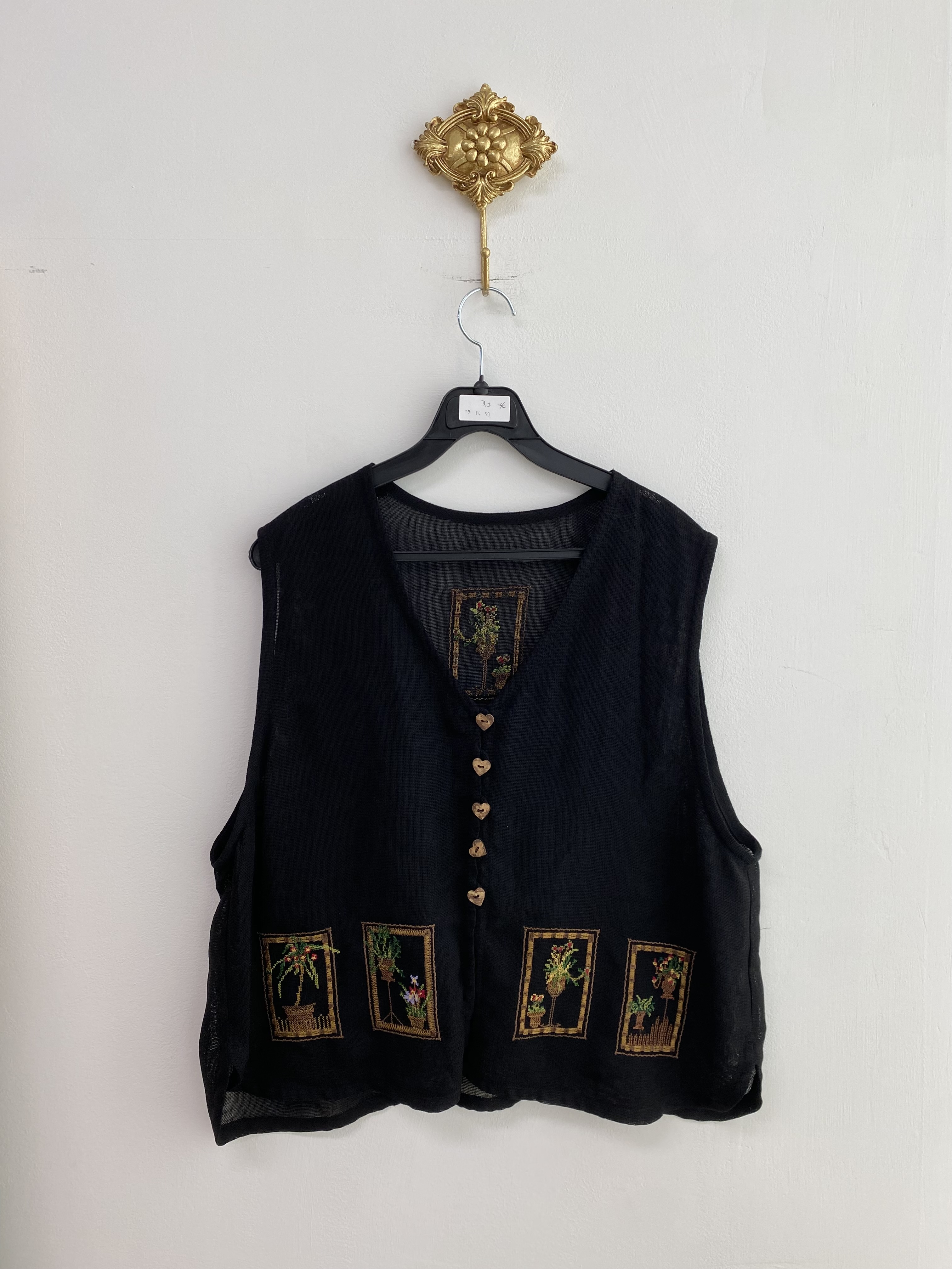 Black embroidery heart button point summer vest