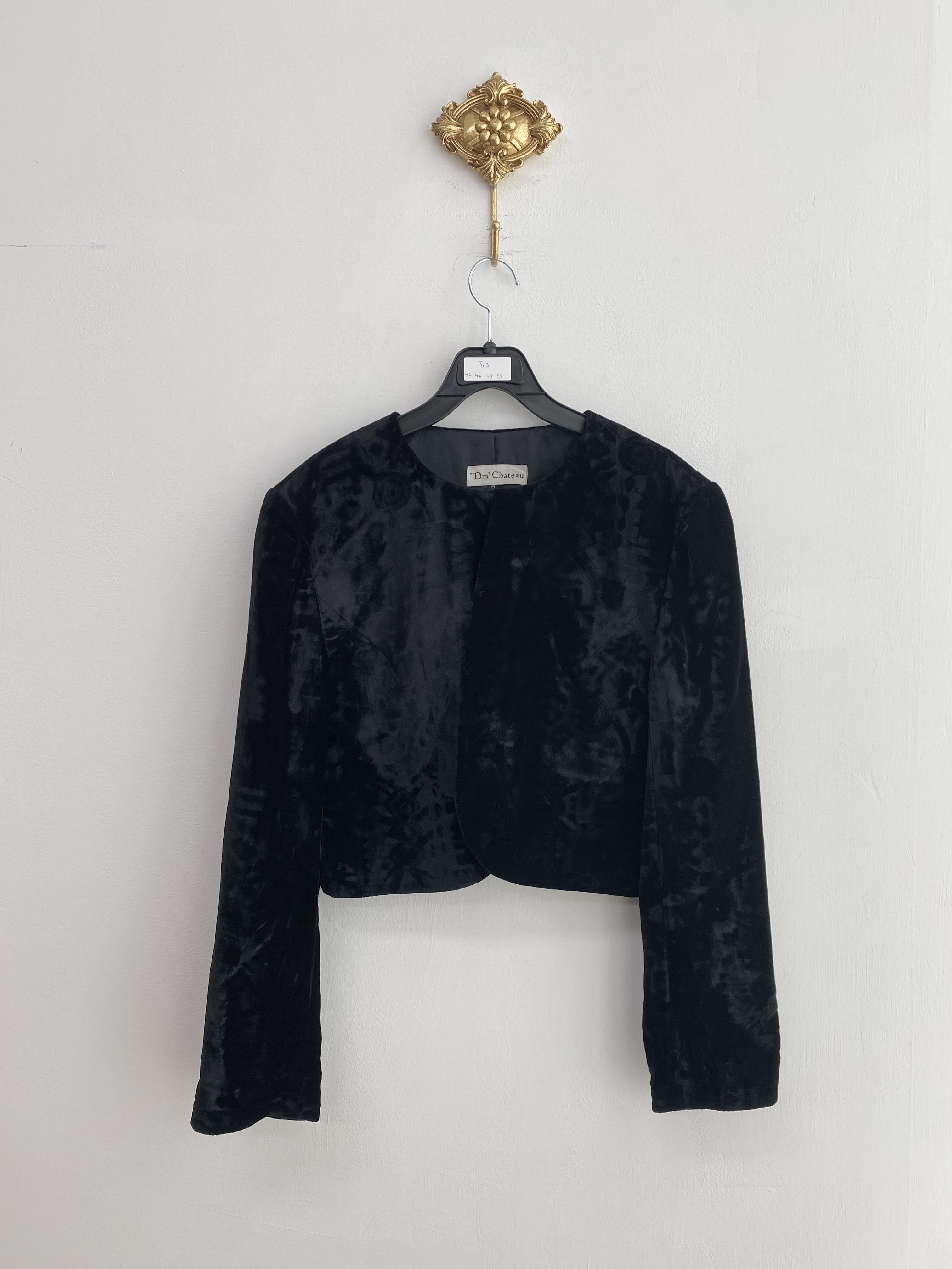 Black pattern velvet round crop jacket