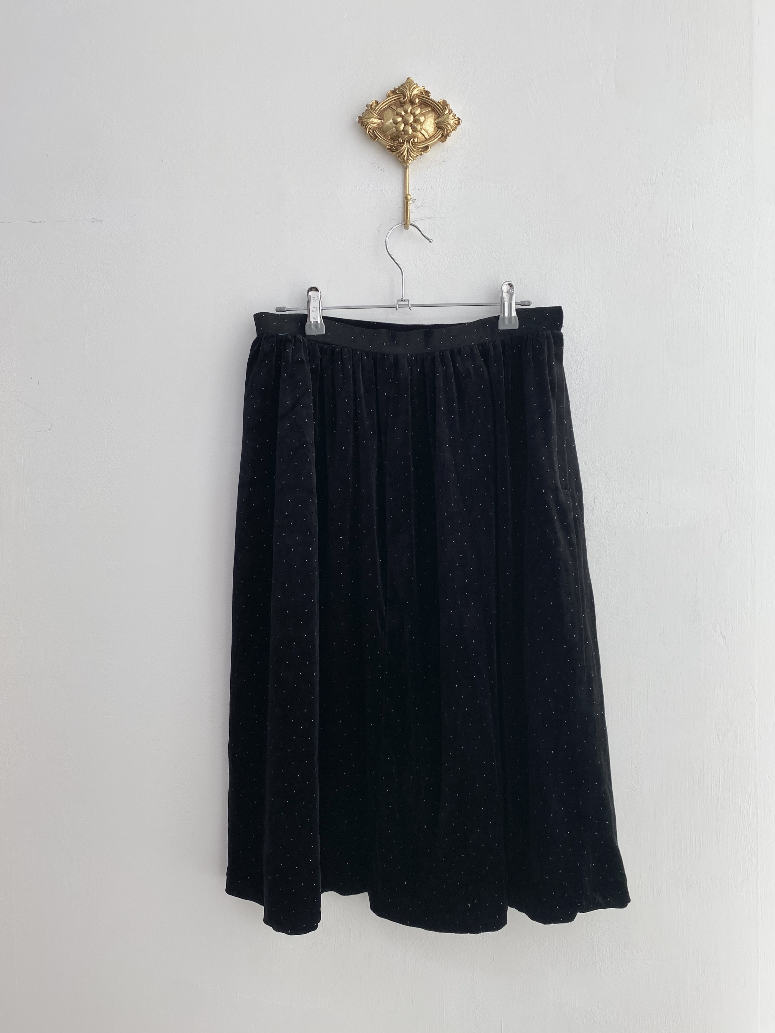 Black dot pattern velvet pleated skirt