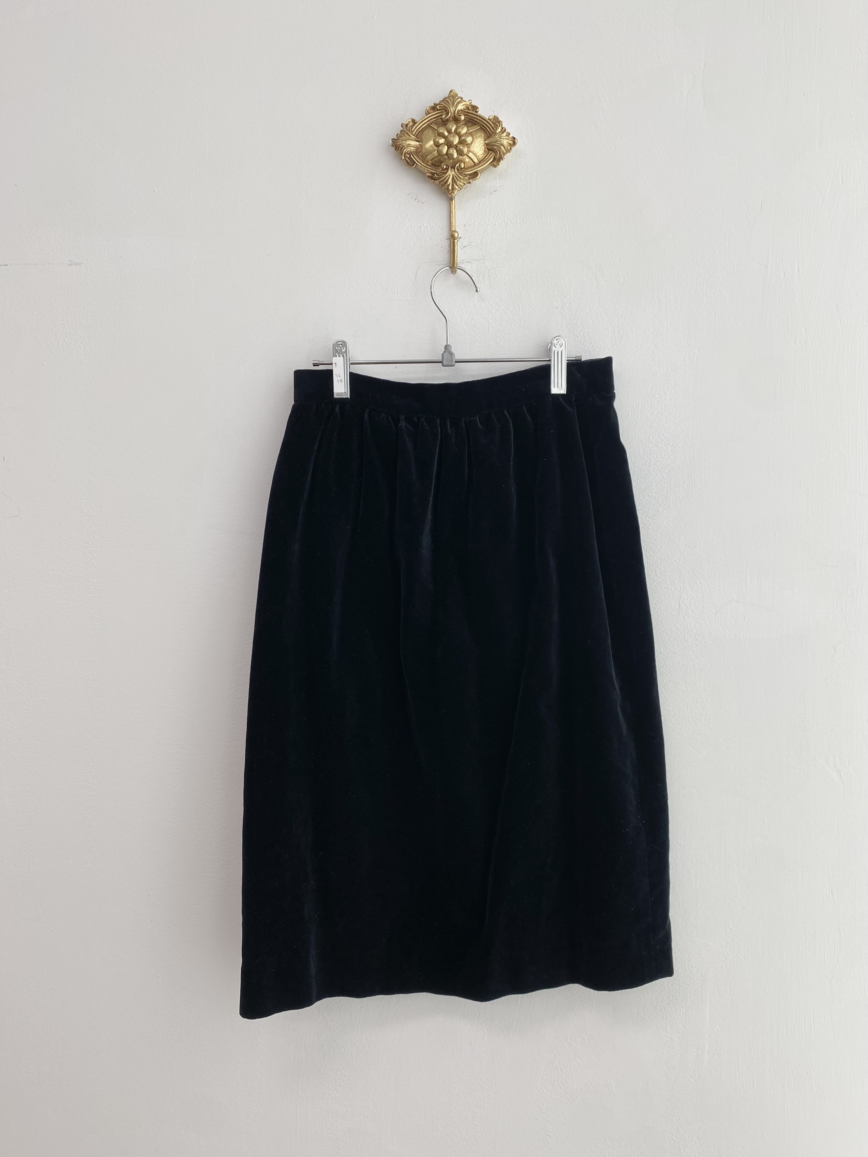 Black simple velvet mid skirt