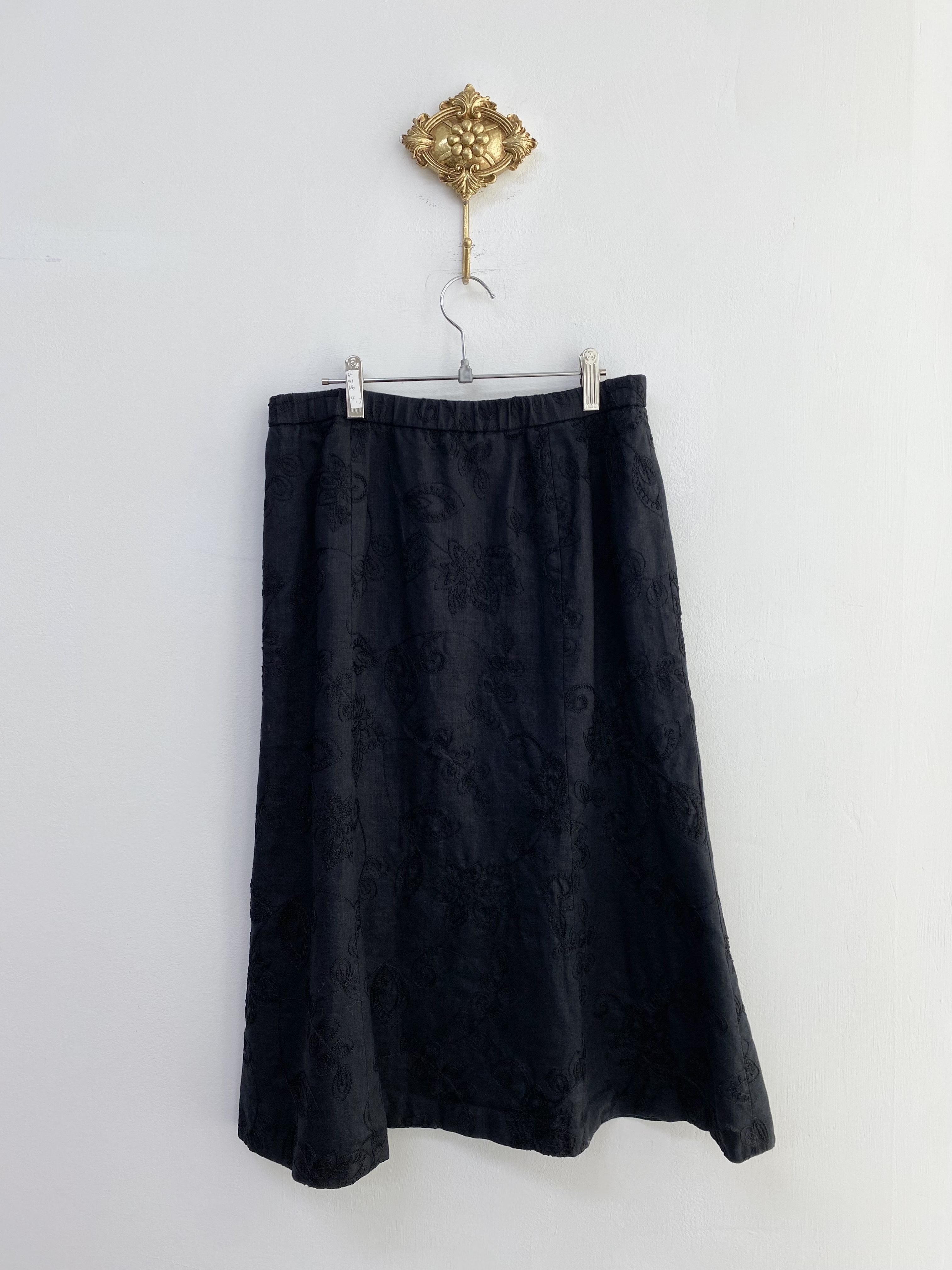 Black linen embroidery pattern mid long skirt