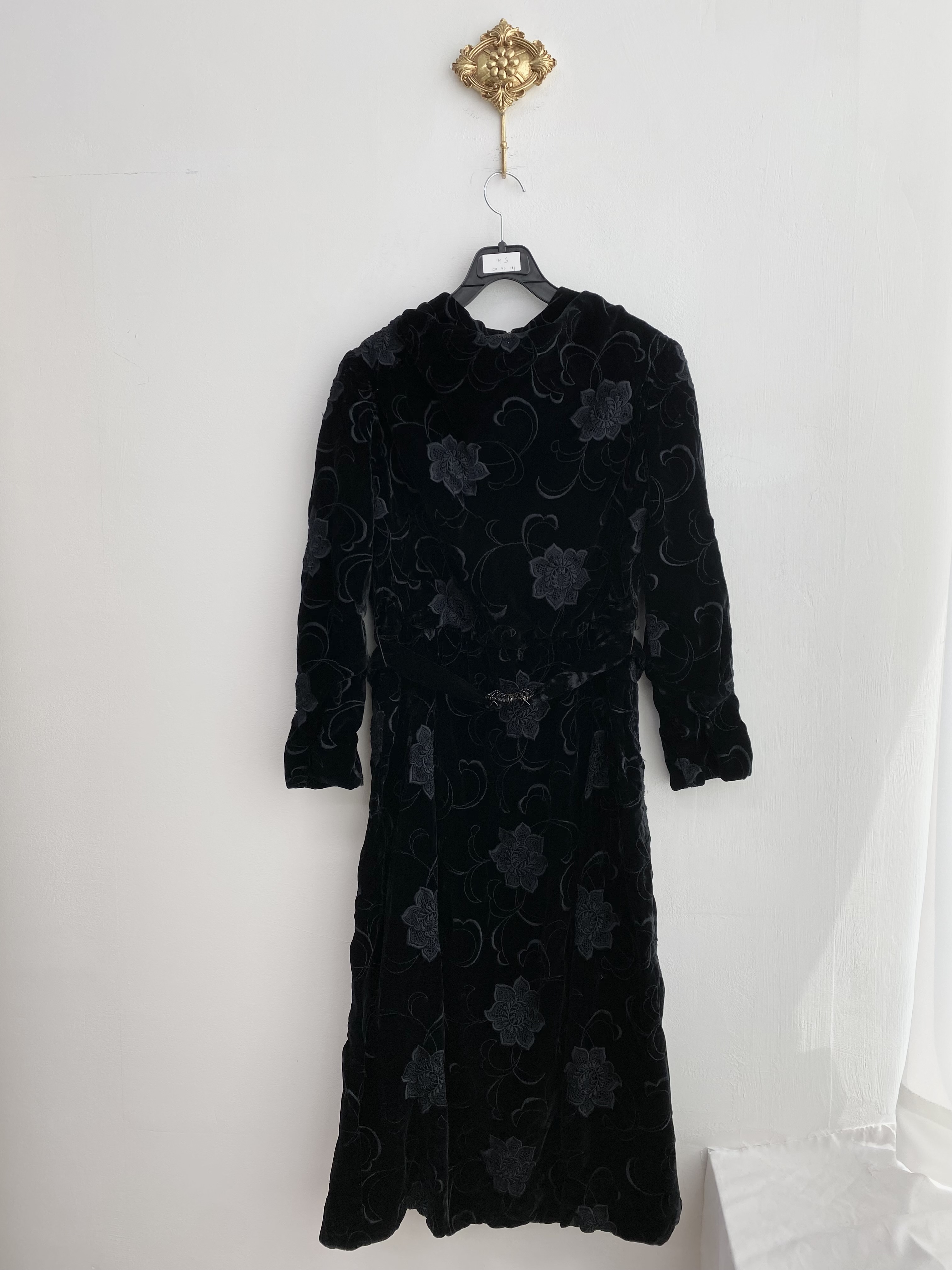 Black flower embroidery velvet belt dress