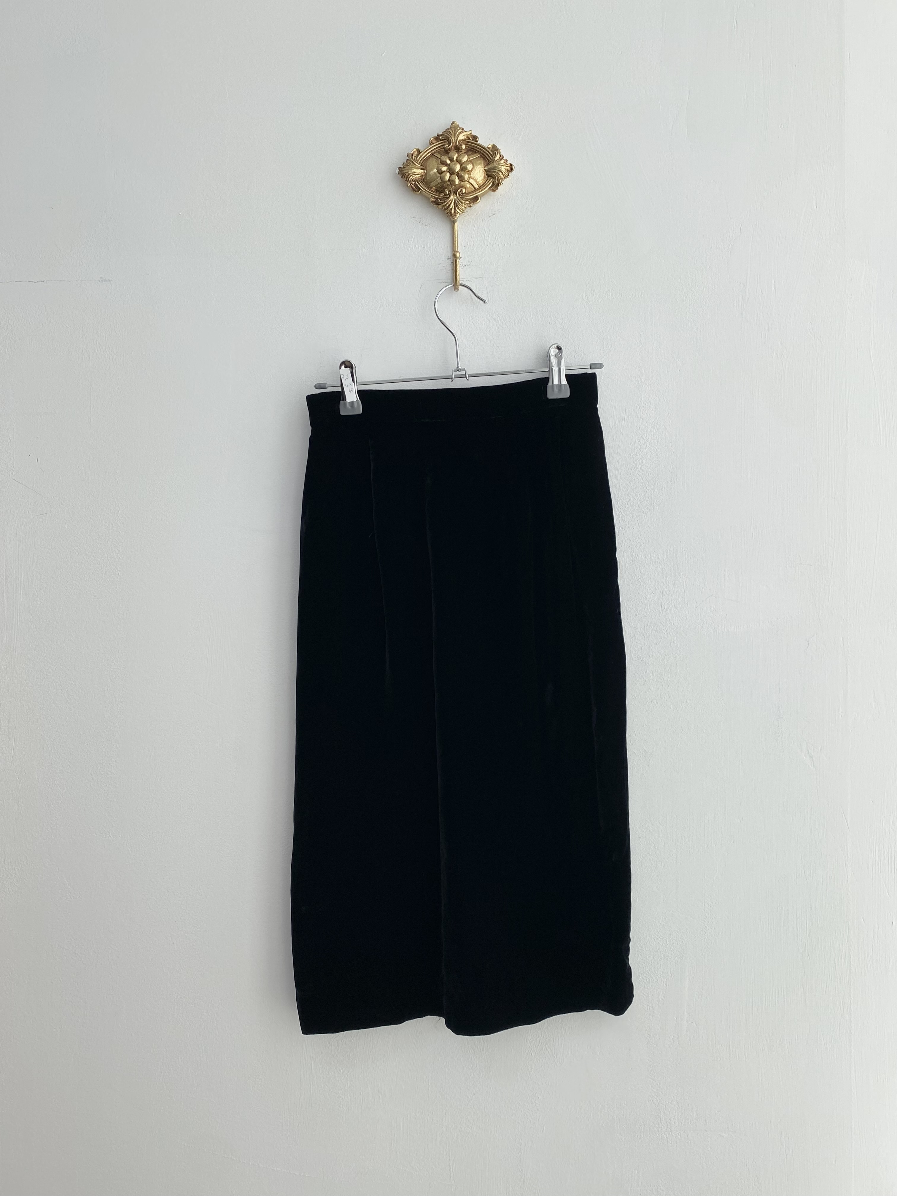 Black velvet back zipper mid skirt