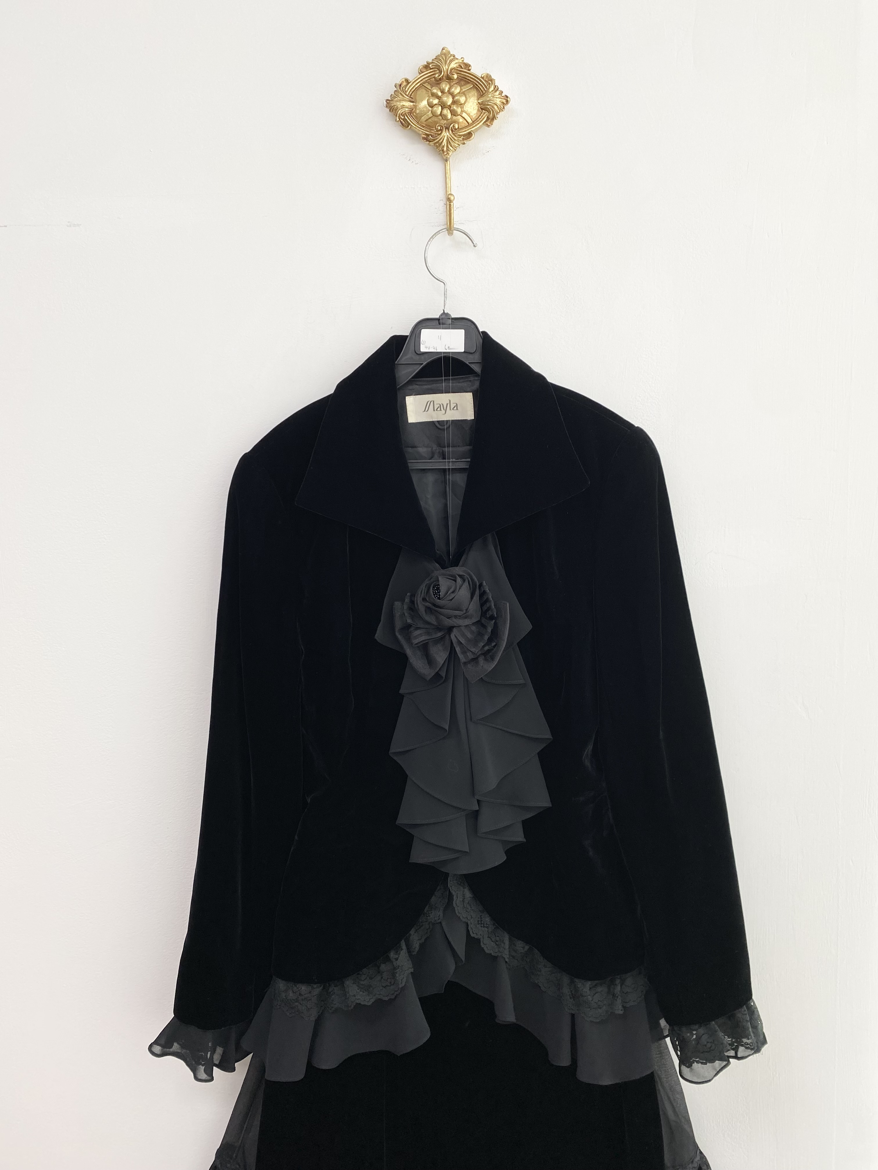 Black velvet lace flower brooch jacket skirt setup