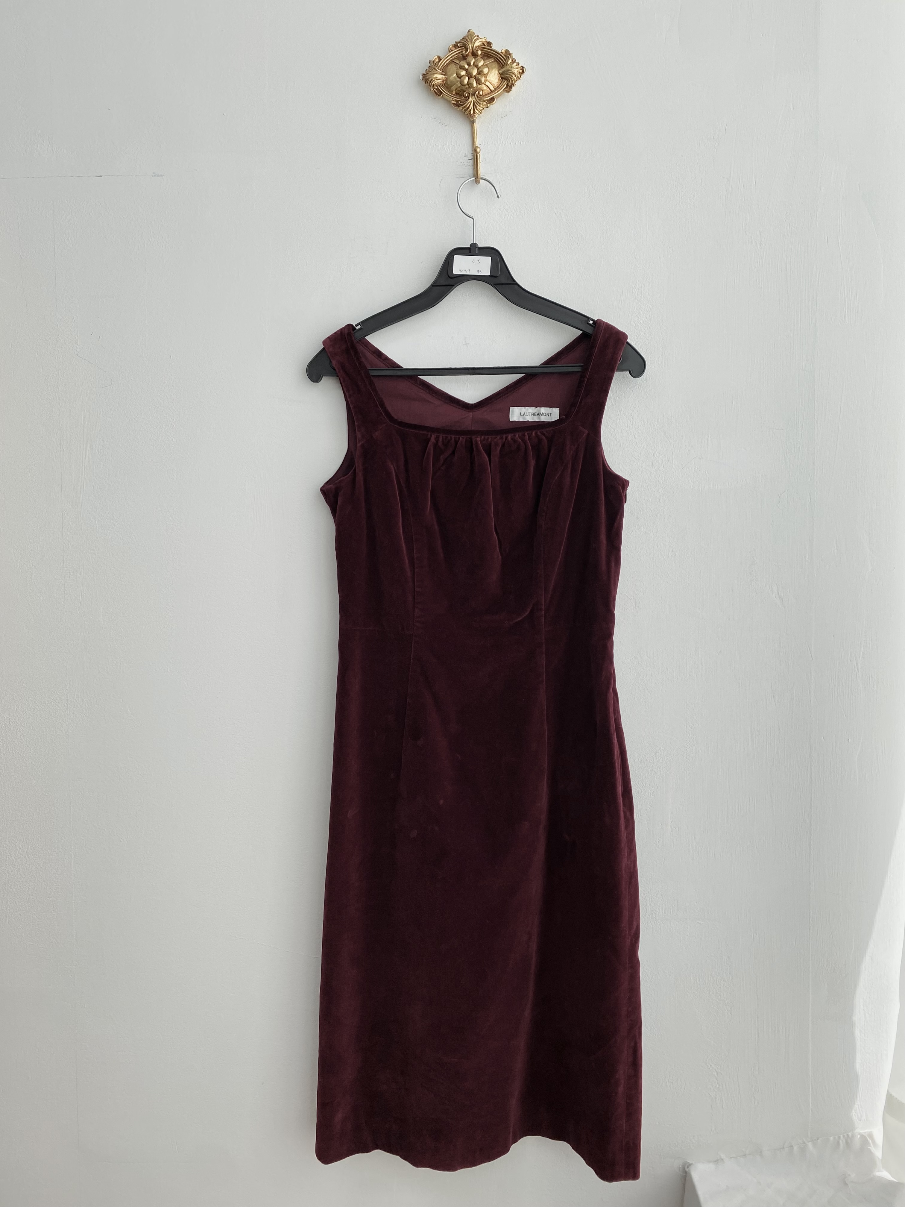 Red burgundy velvet sleeveless dress