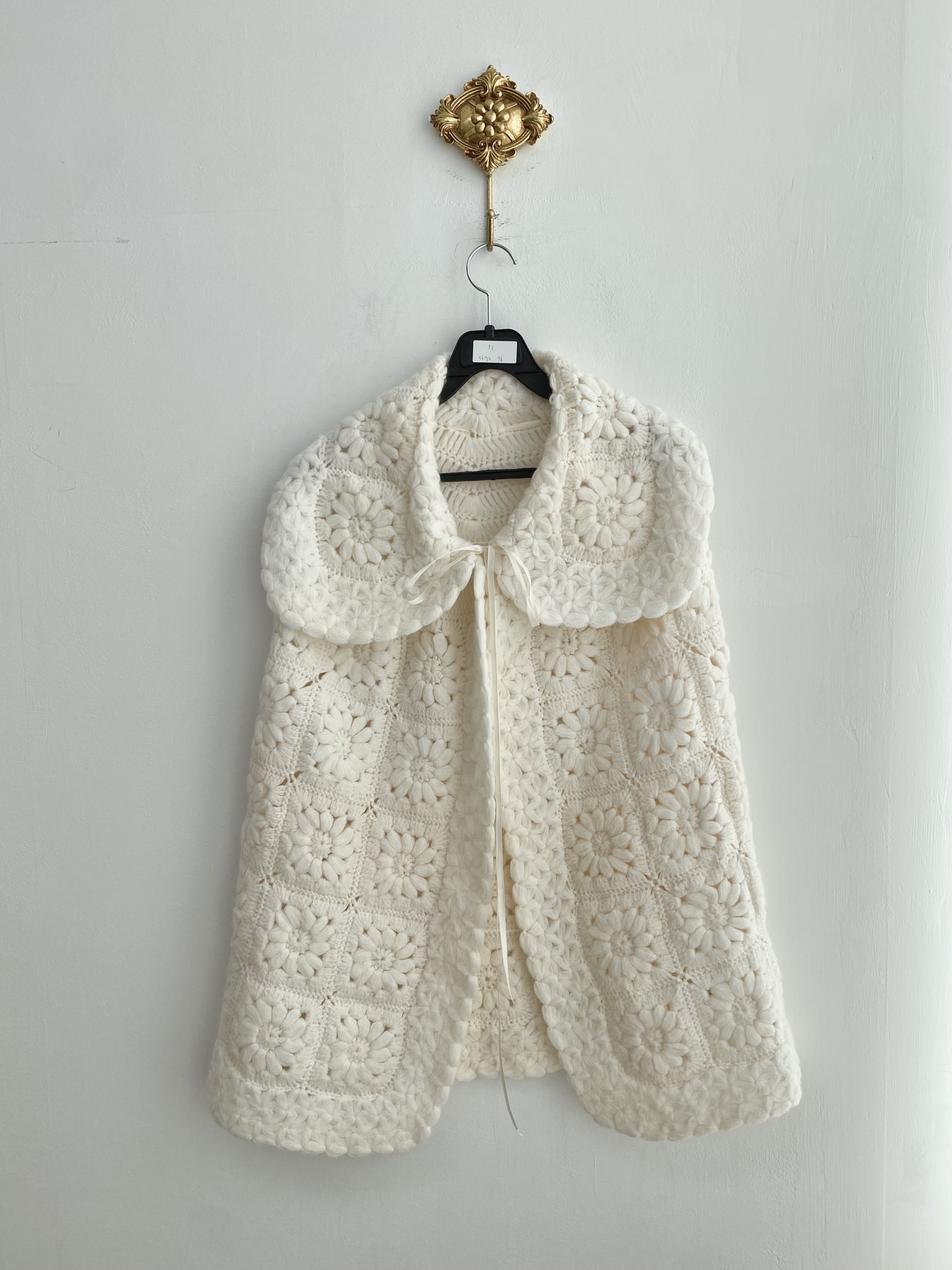 Ivory wool flower patch ribbon cloak cardigan