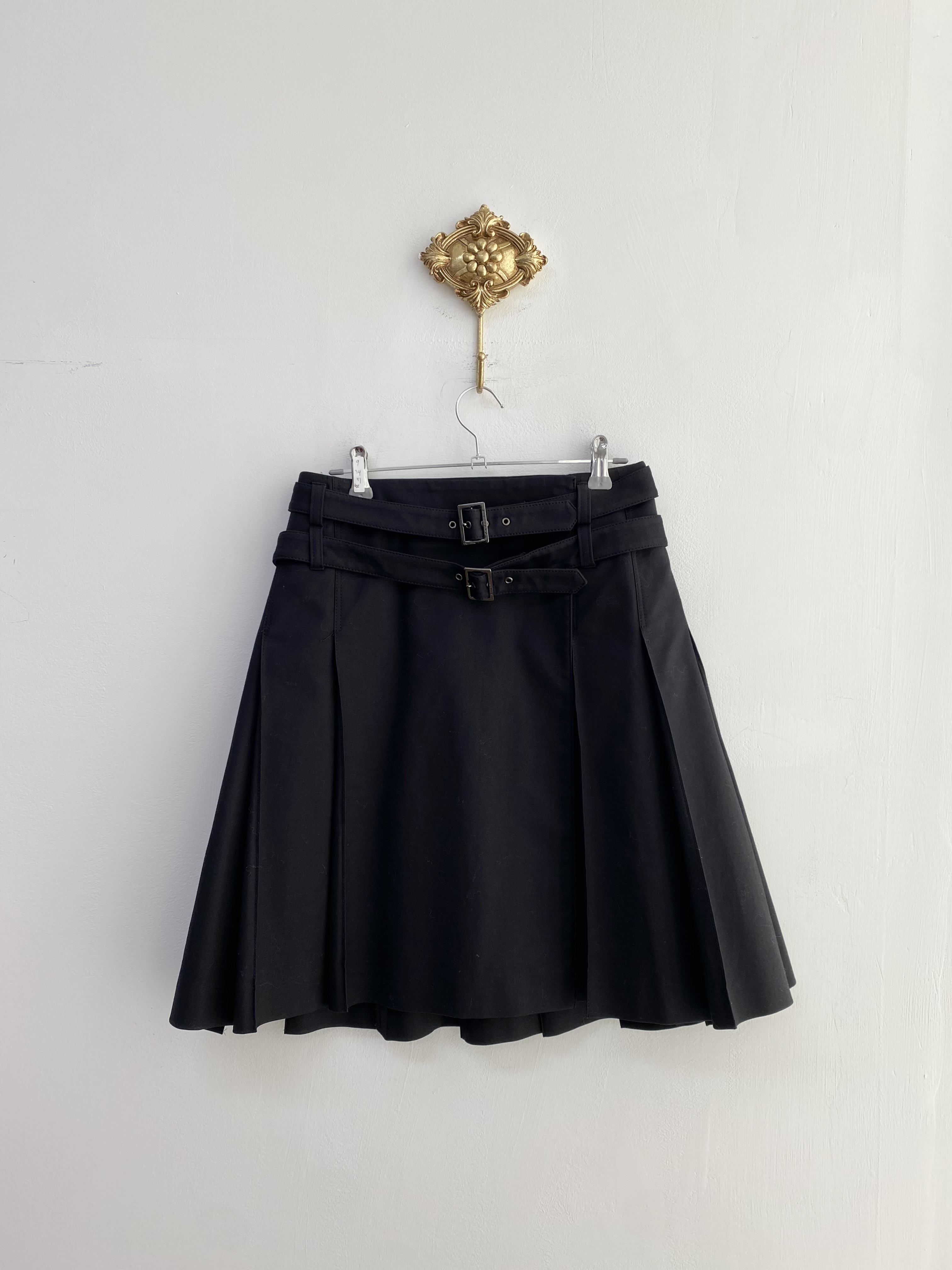 Burberry black double belt wrap pleated short skirt