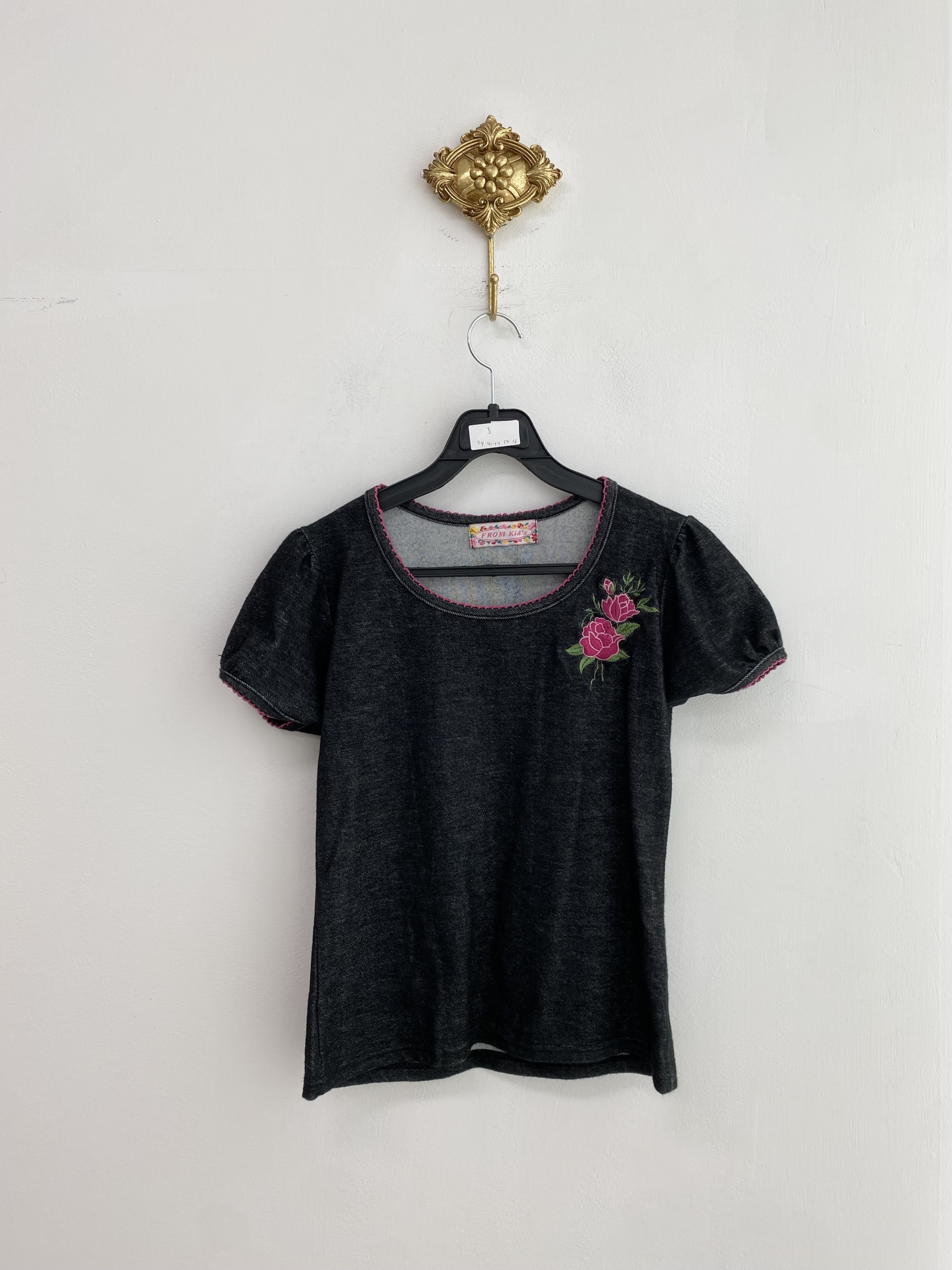Black denim pink lace flower point short span t-shirt