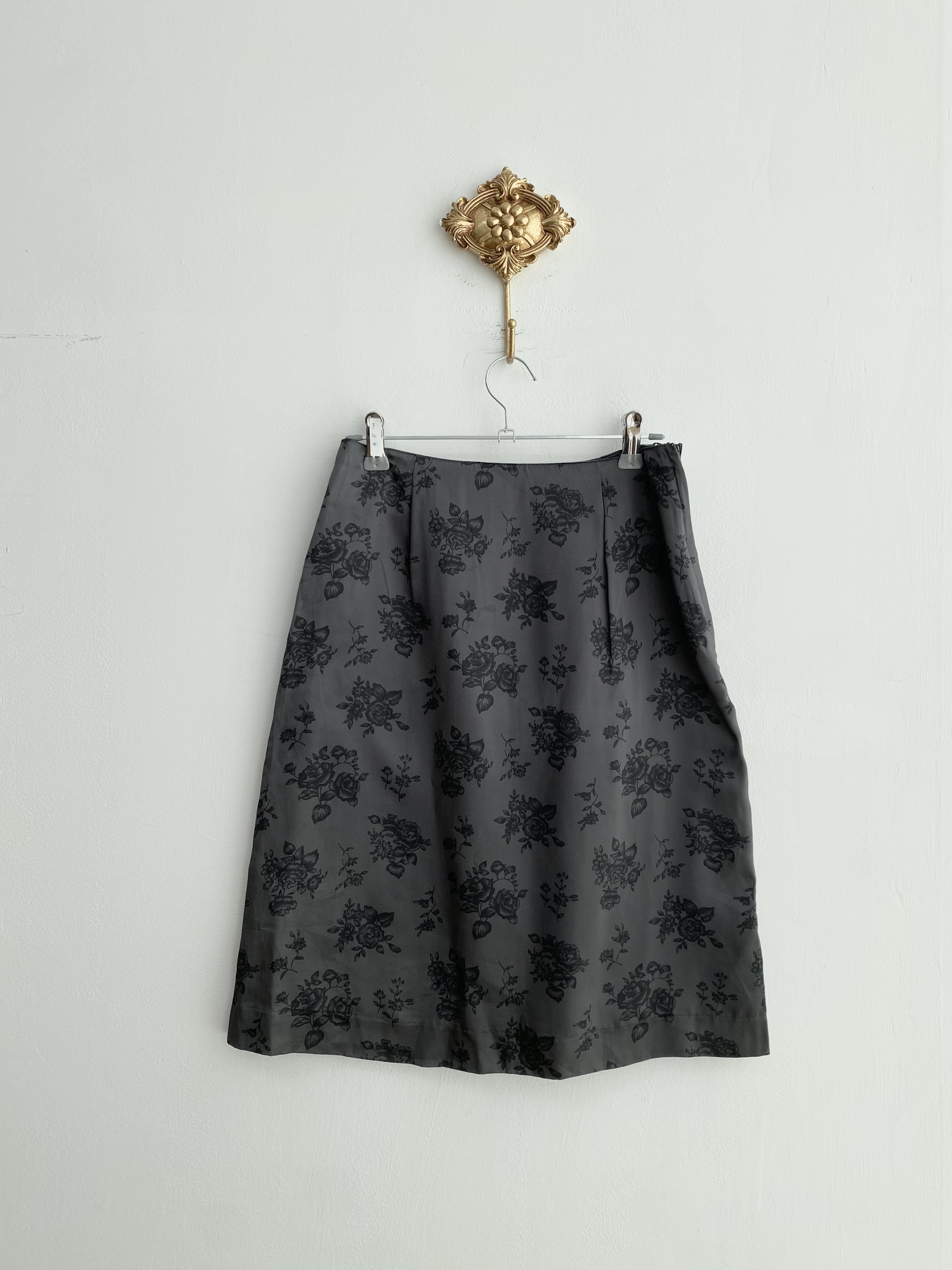 Khaki grey flower pattern satin skirt