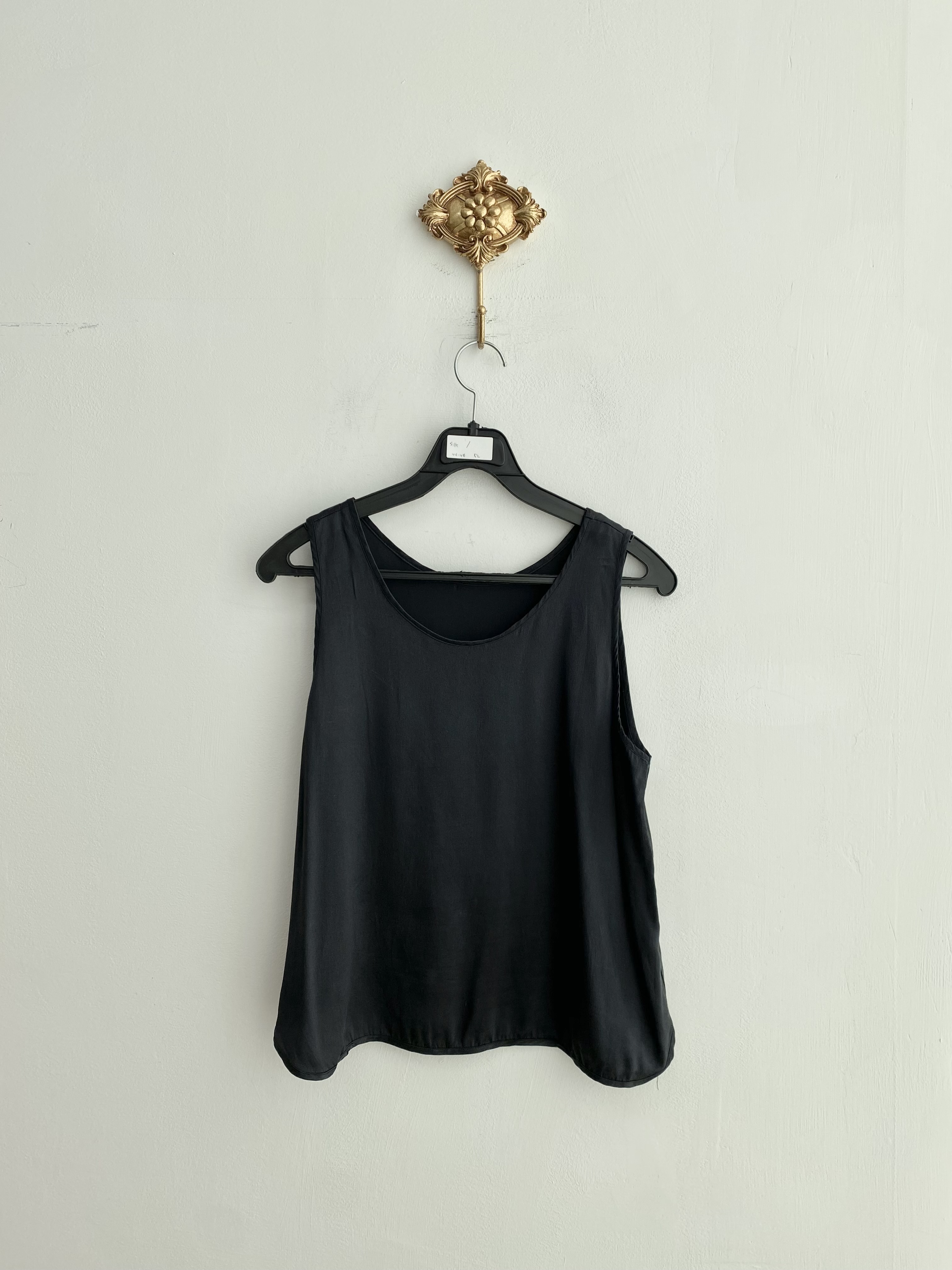 Black simple silk short sleeveless