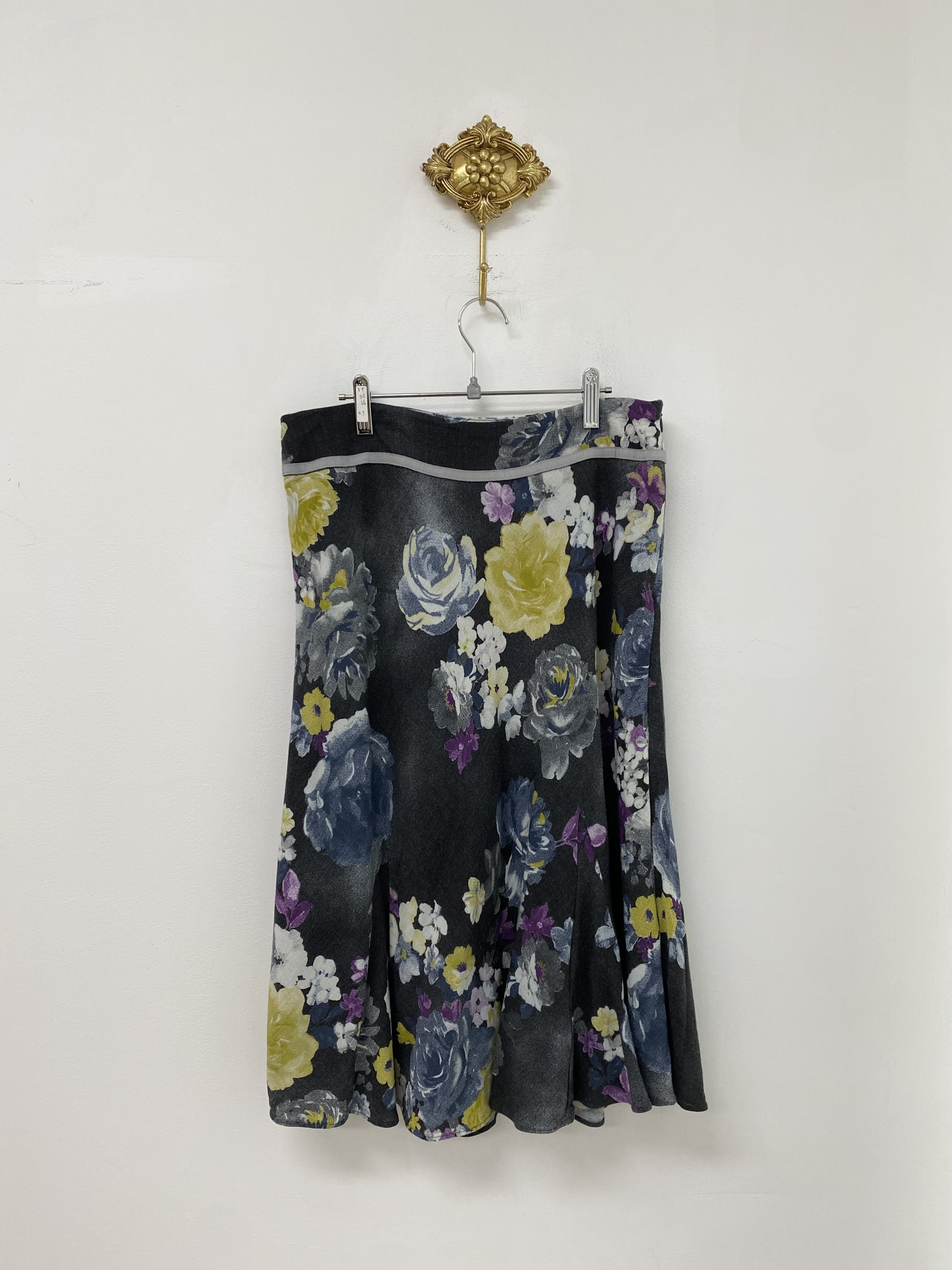 Grey flower pattern mid skirt