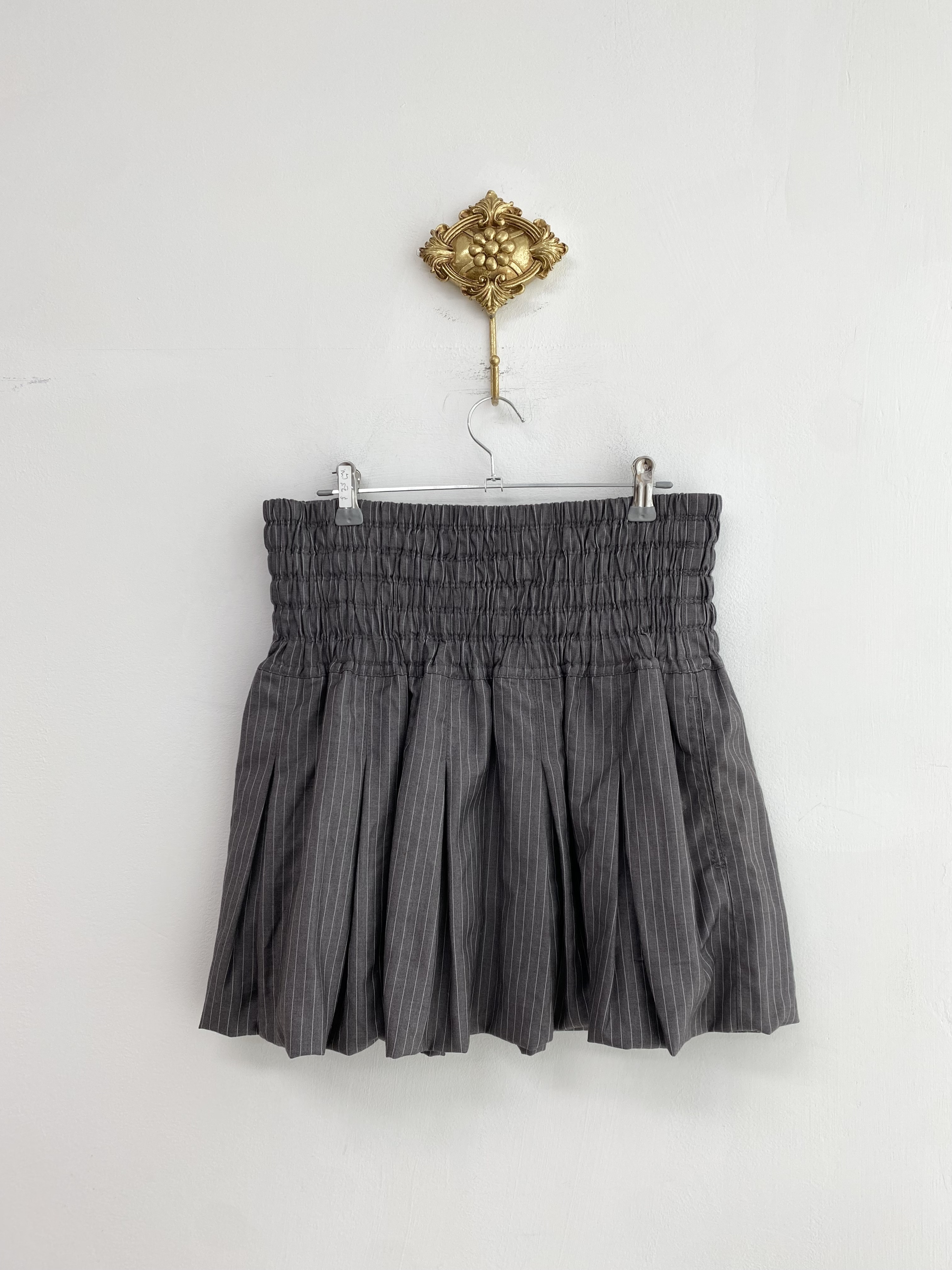 Grey stripe pattern banding mini skirt