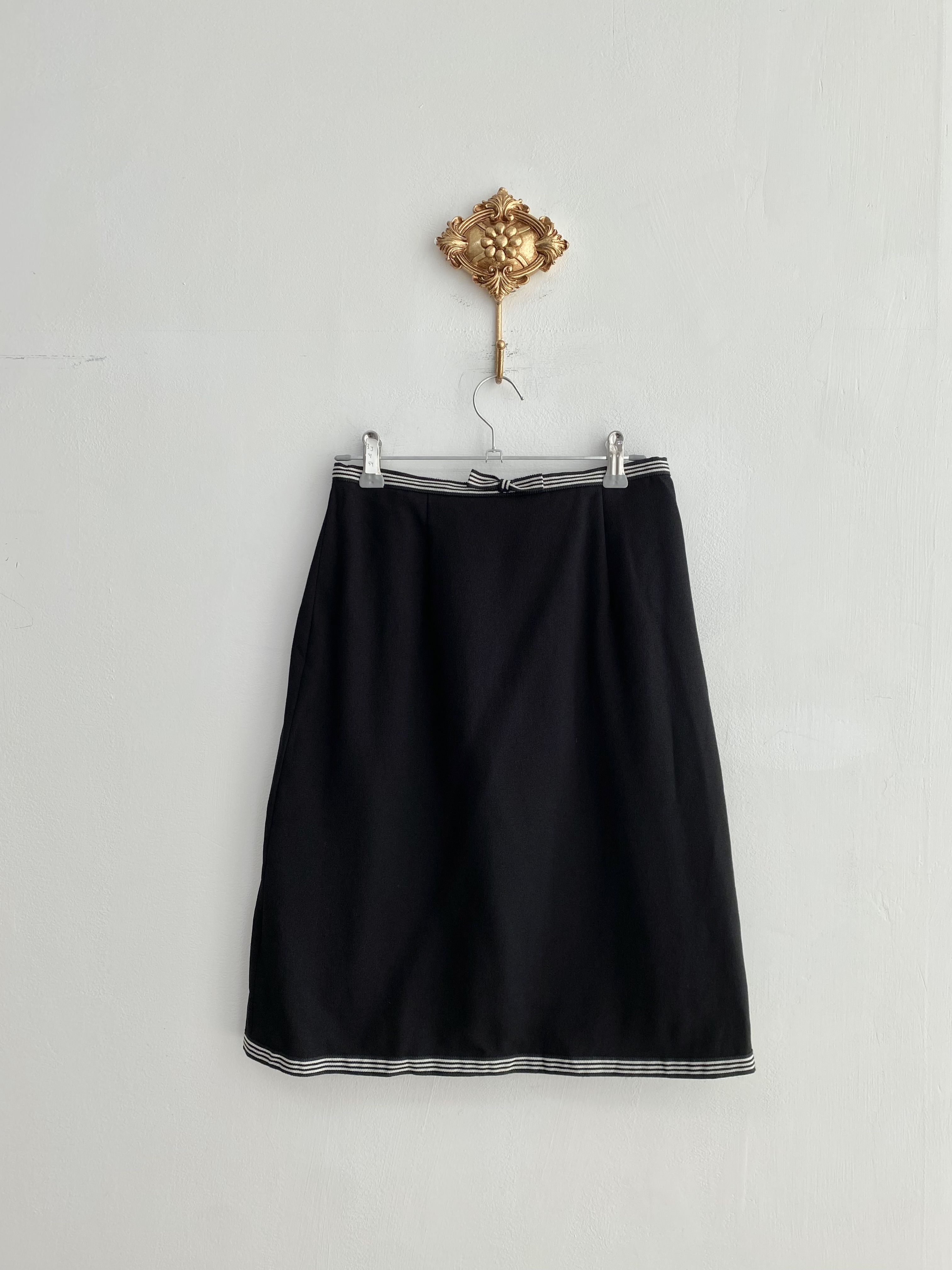 Black stripe ribbon point poly mid skirt