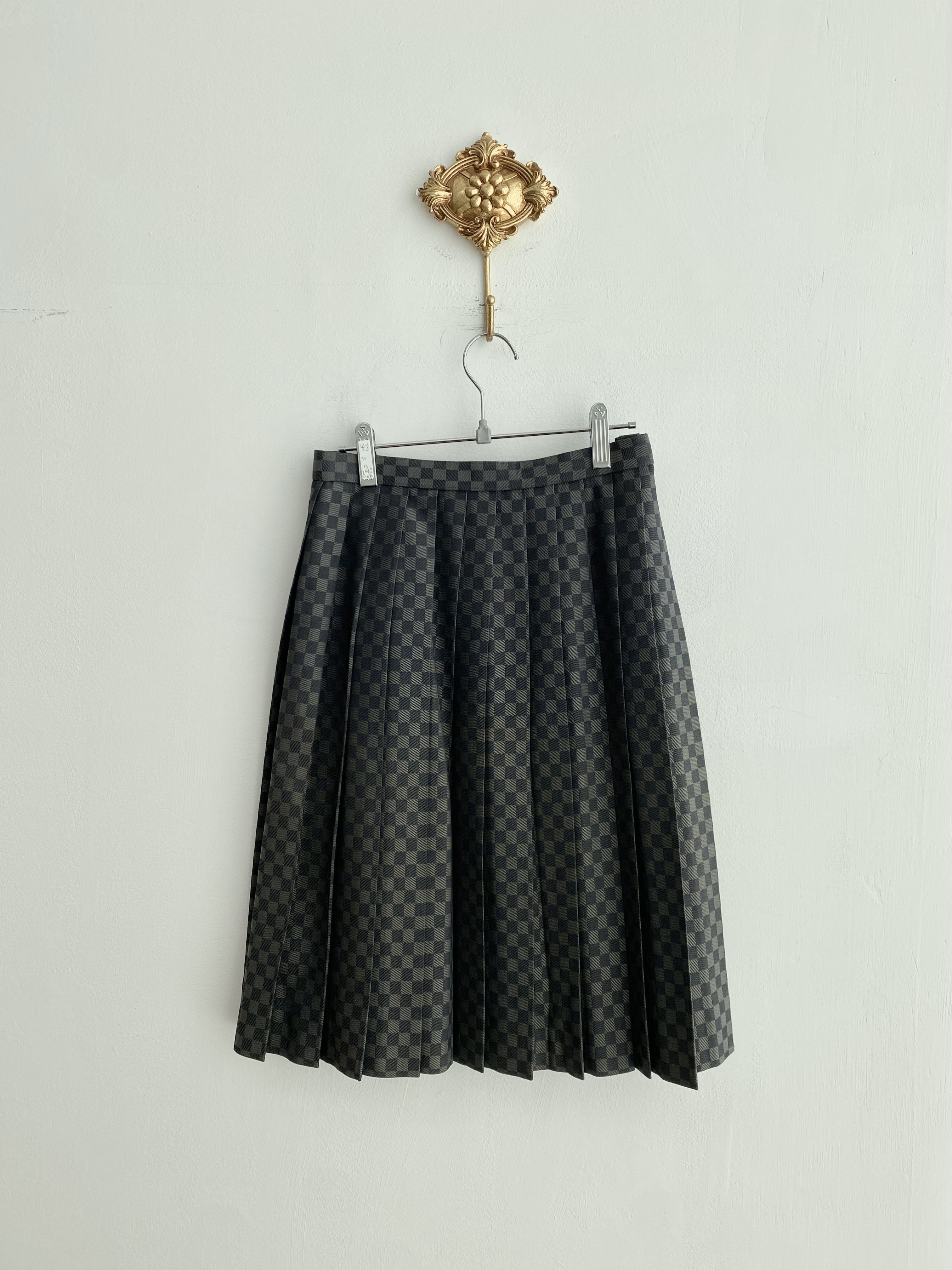 Black charcoal checkerboard pattern pleated skirt