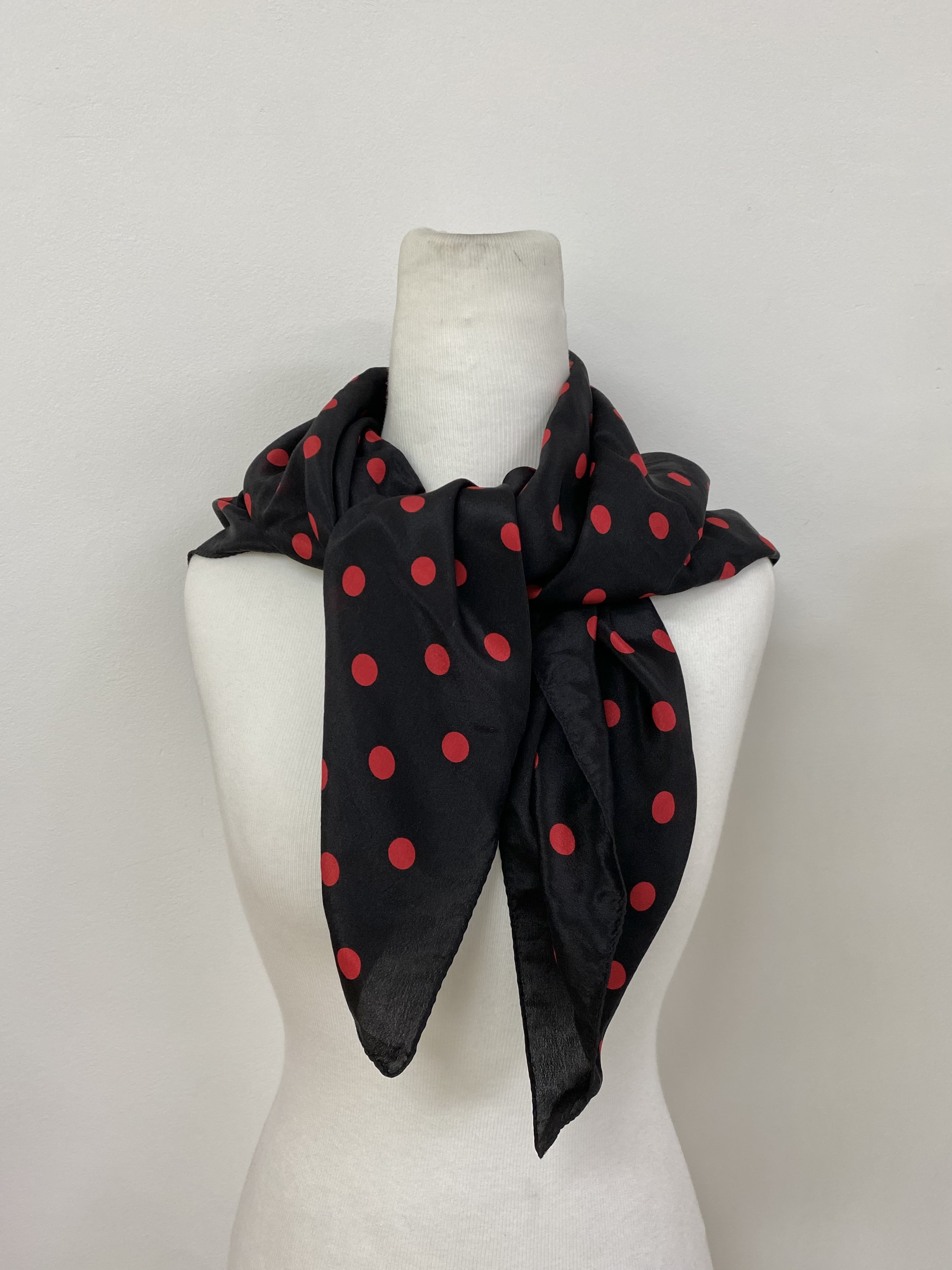 Black red dot pattern silk scarf