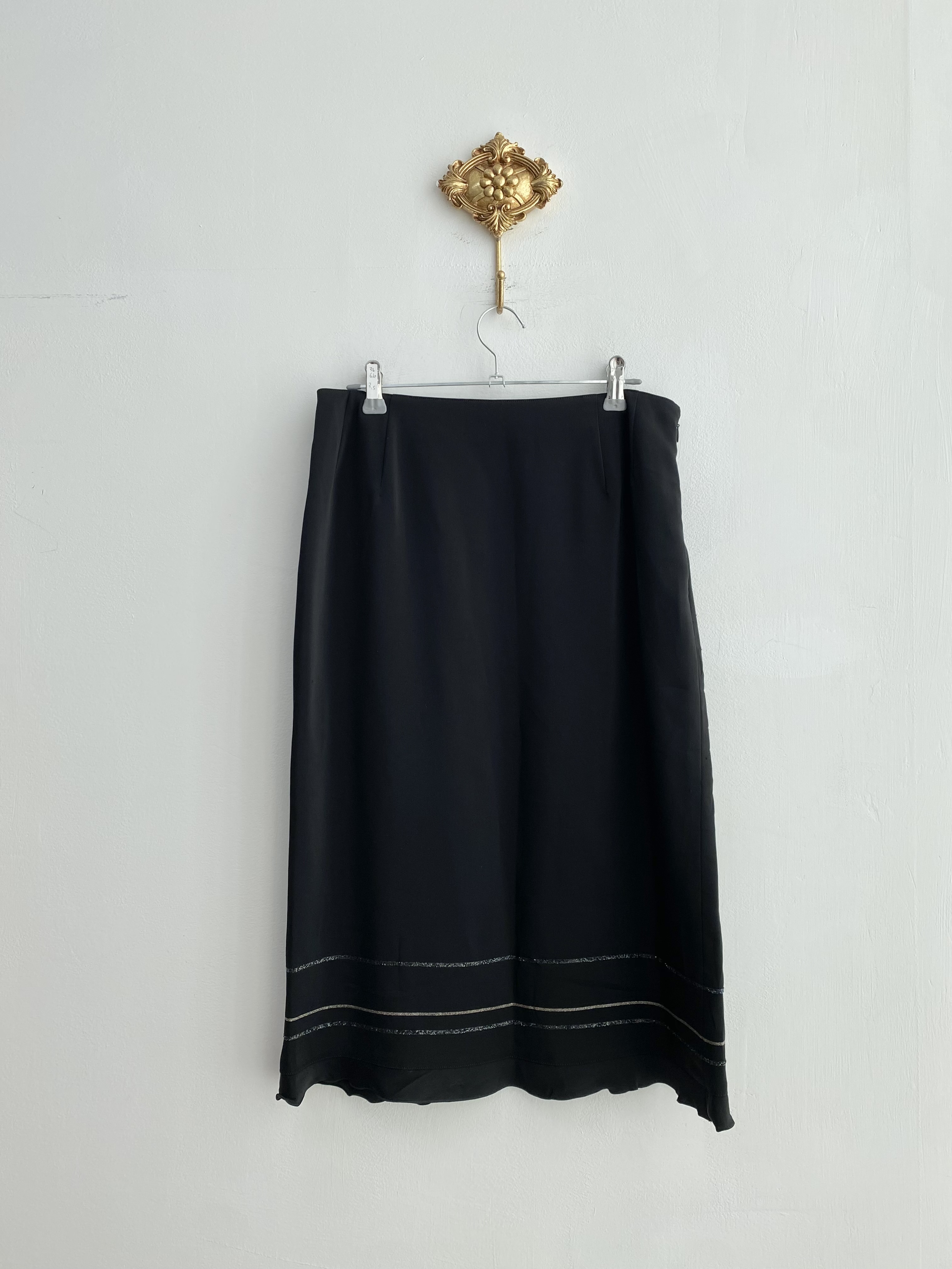 Black hem glittery line point mid long skirt