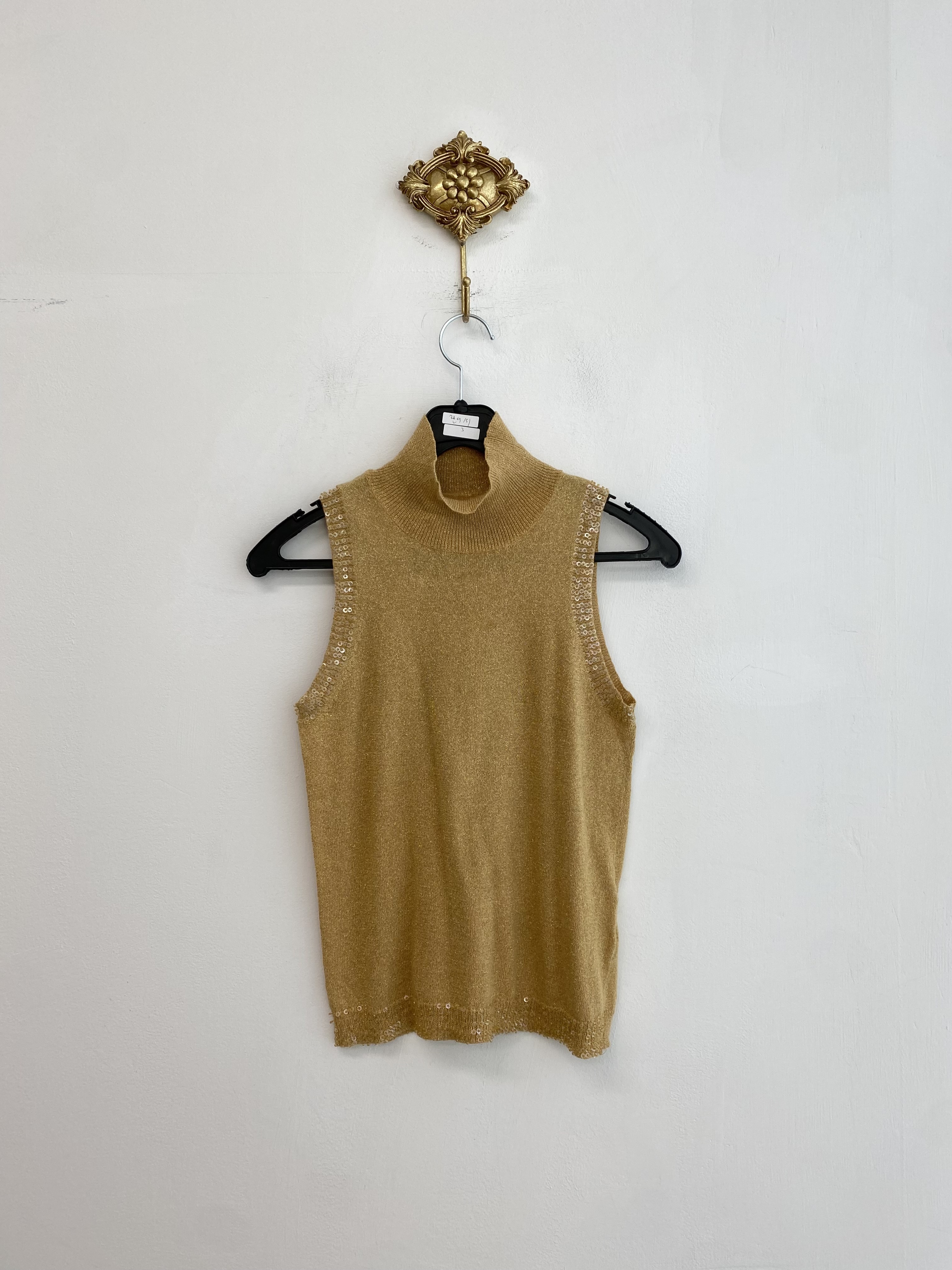 Yellow gold sequins point turtle neck sleeveless
