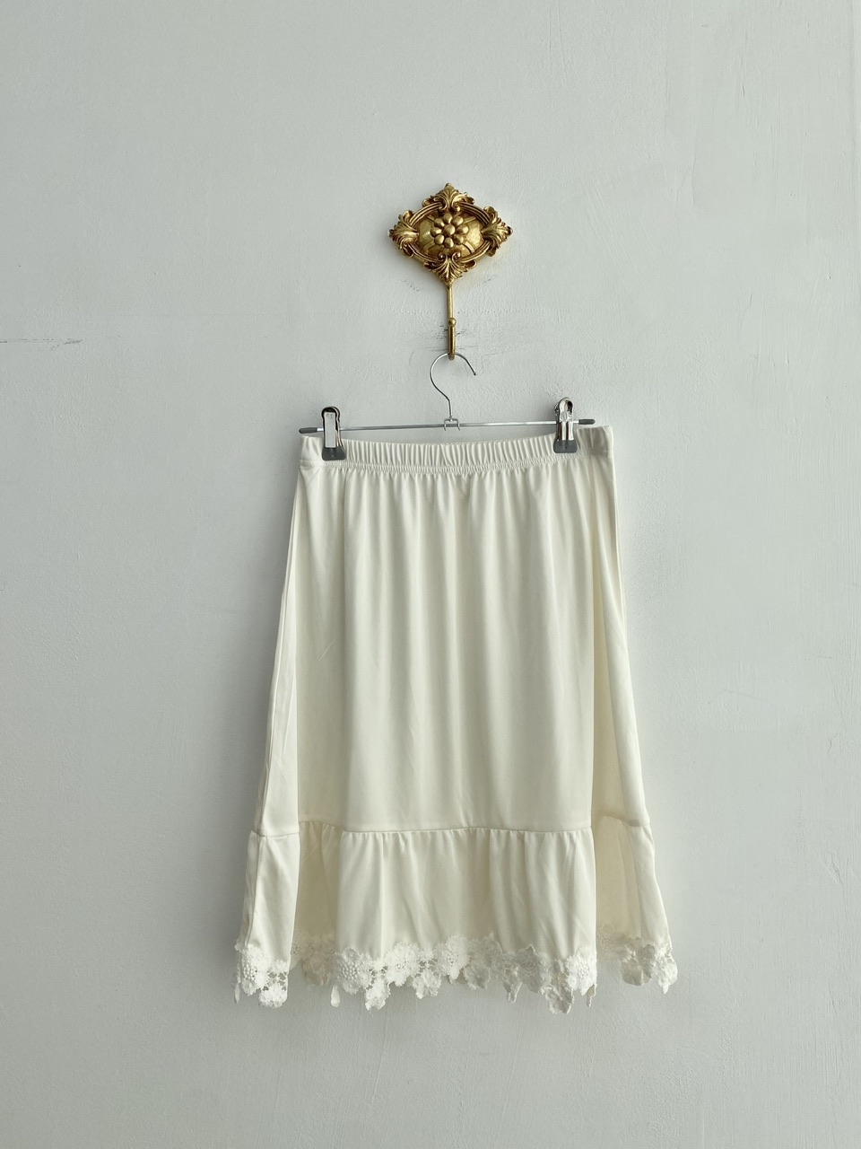 Ivory poly silky inner lace skirt