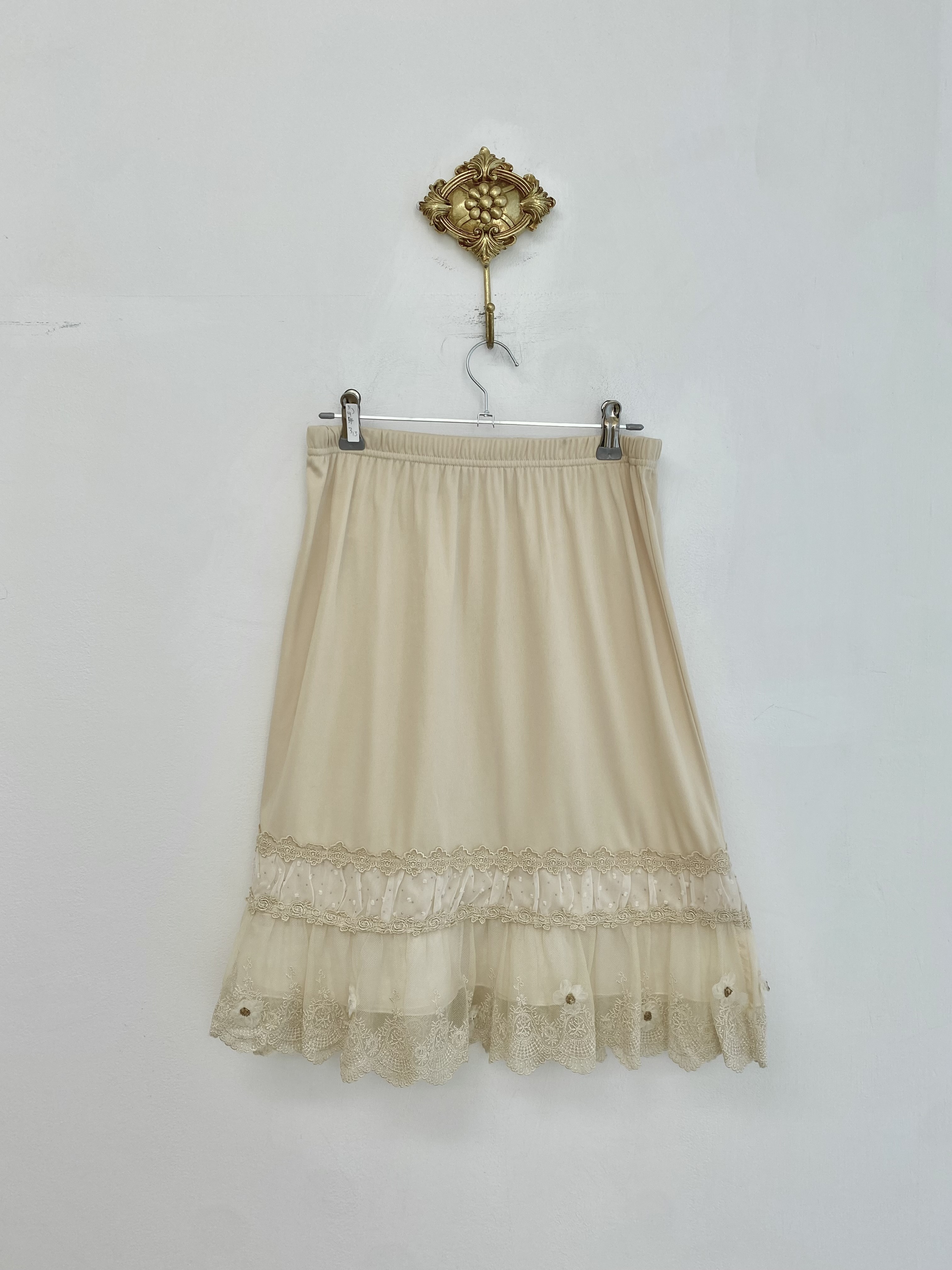 Beige flower lace inner skirt