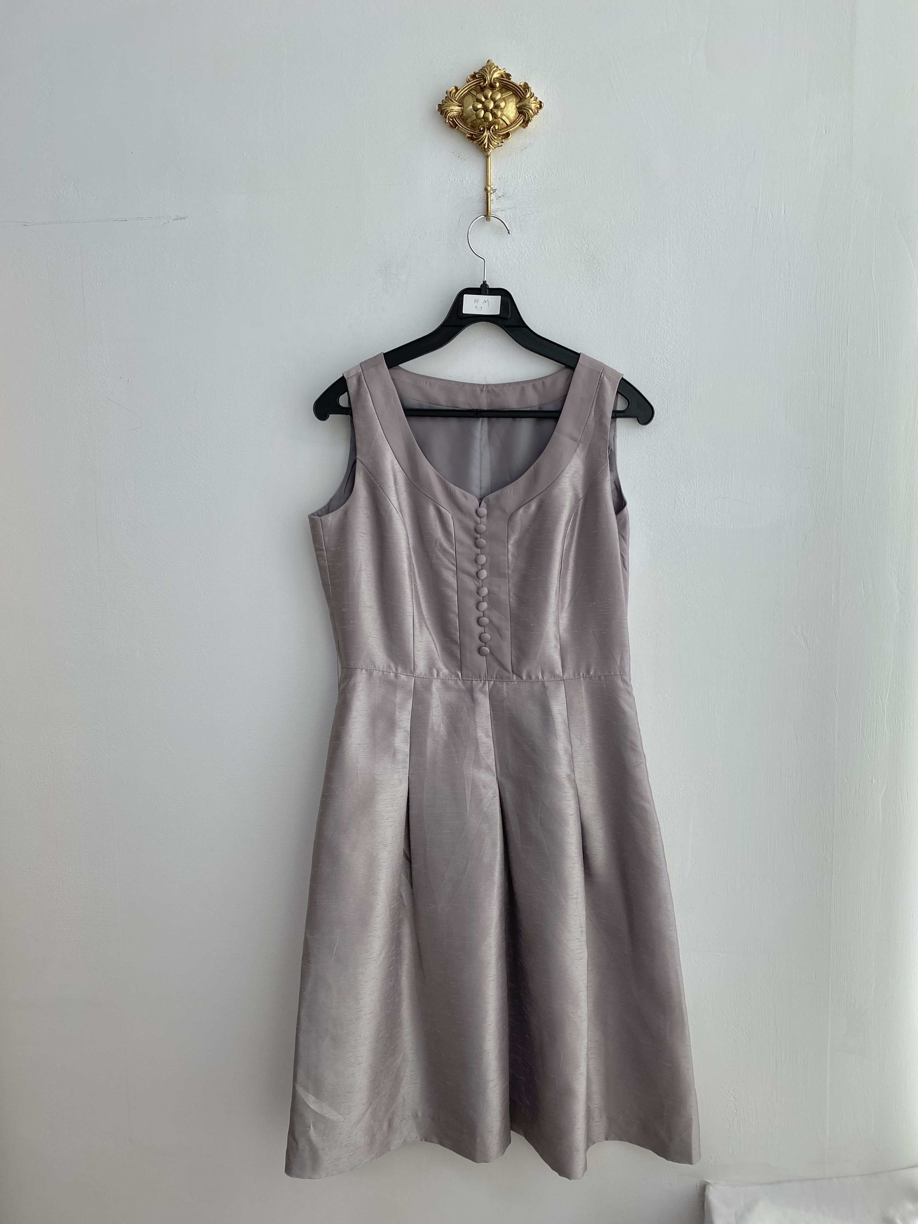 Grey button point pleated sleeveless dress