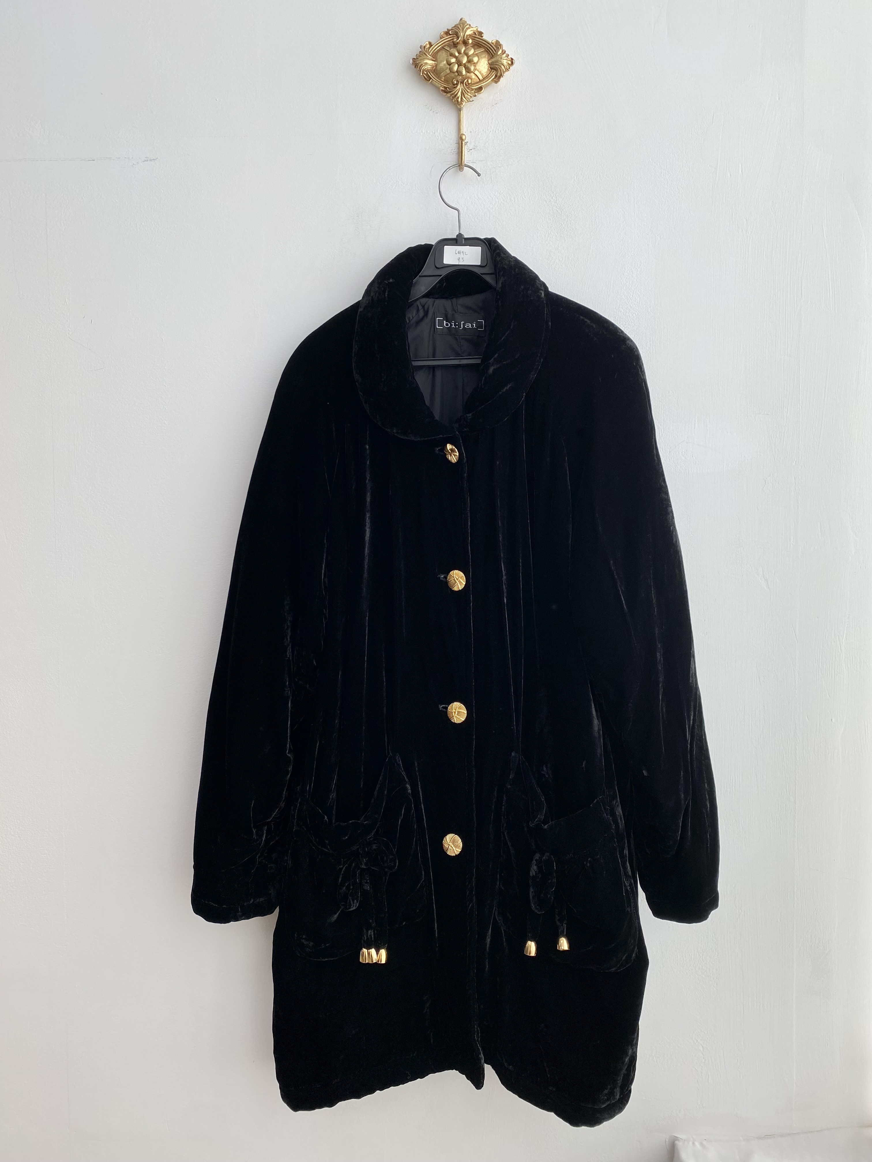 Black boxy padded velvet long jacket
