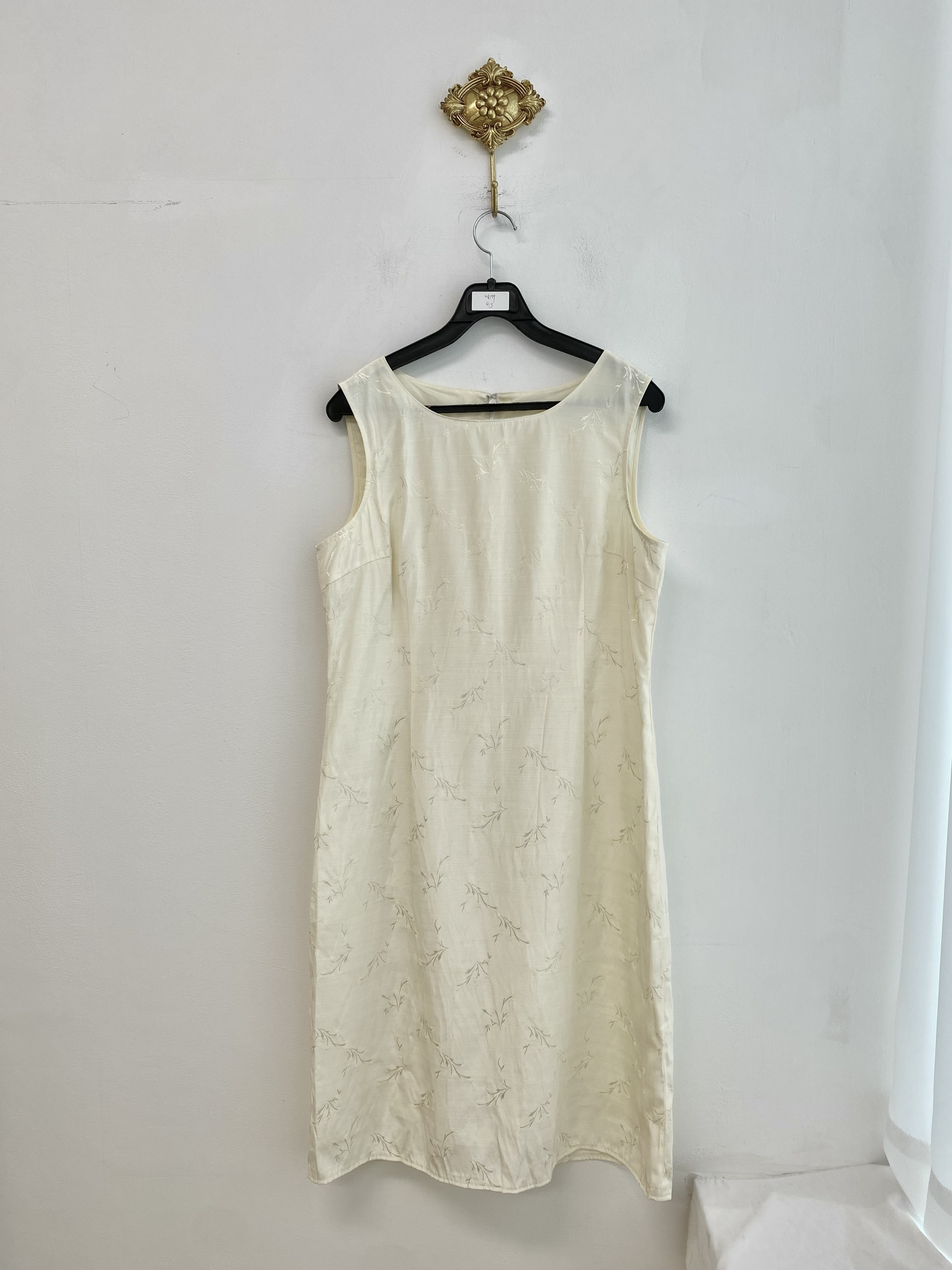 Ivory flower pattern sleeveless dress