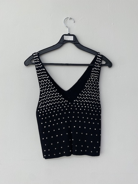 Black square beads knit top